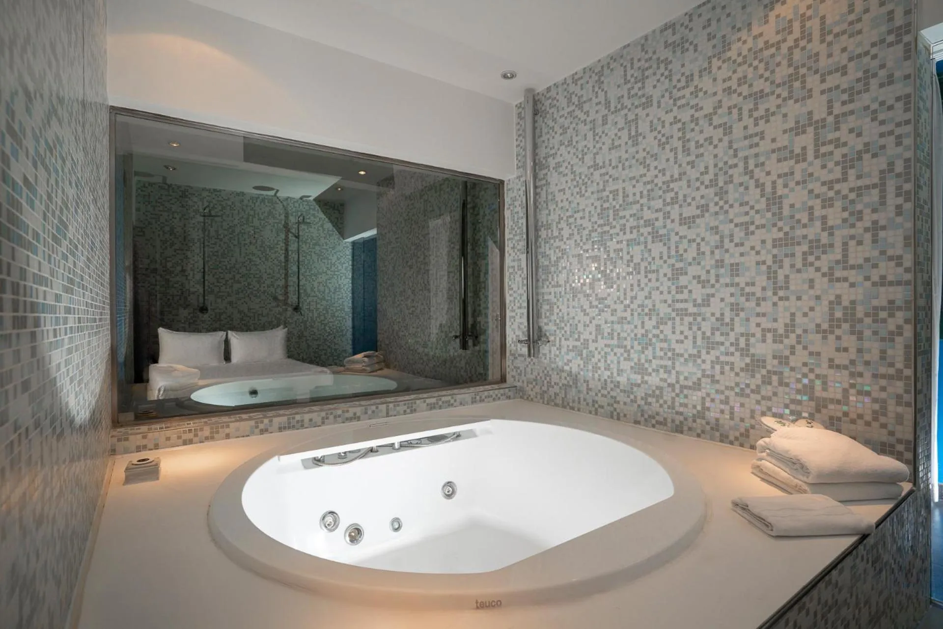 Hot Tub in Just Hotel Lomazzo Fiera