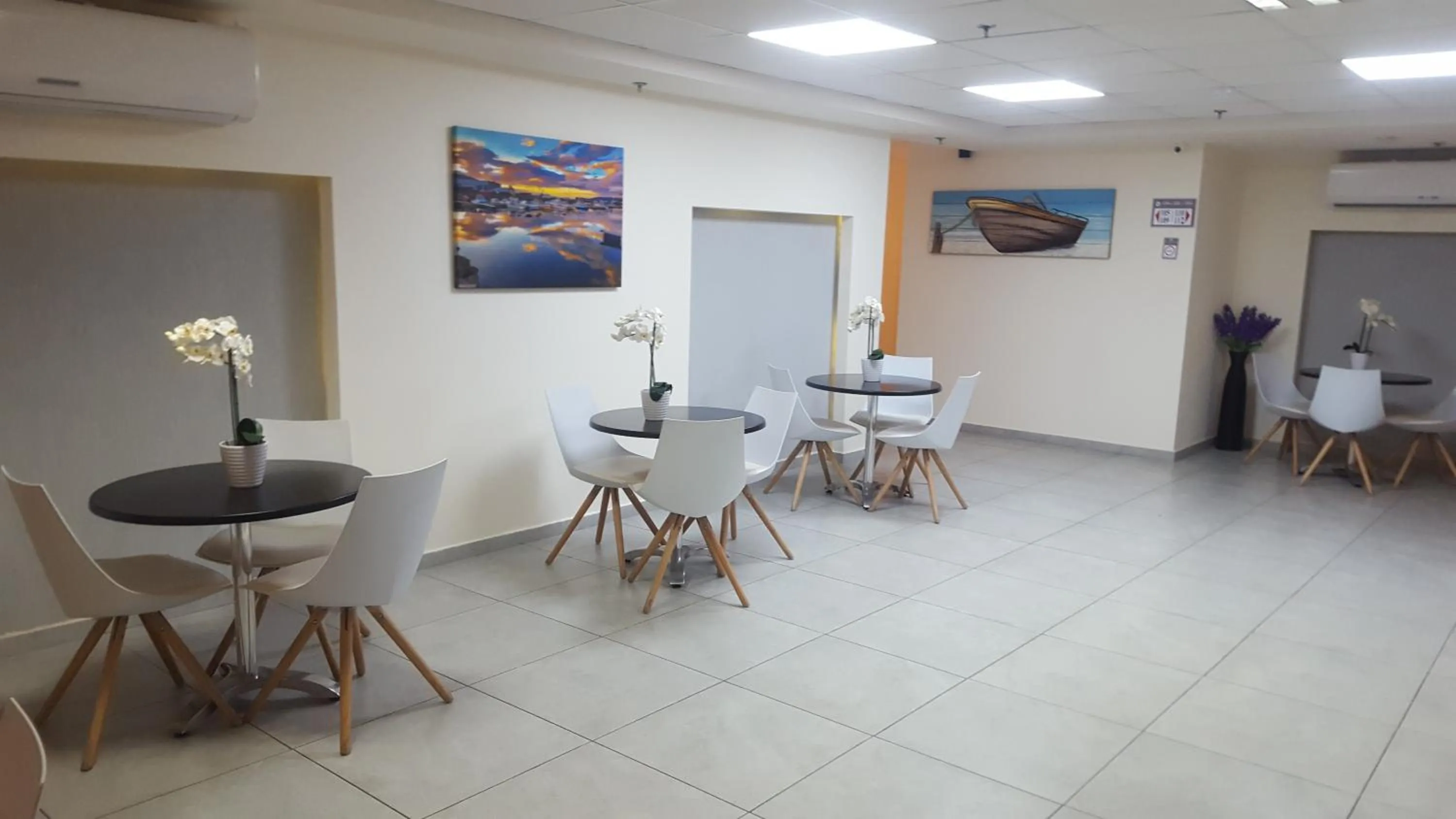 Food and drinks in Sur La Mer Hotel Ashdod