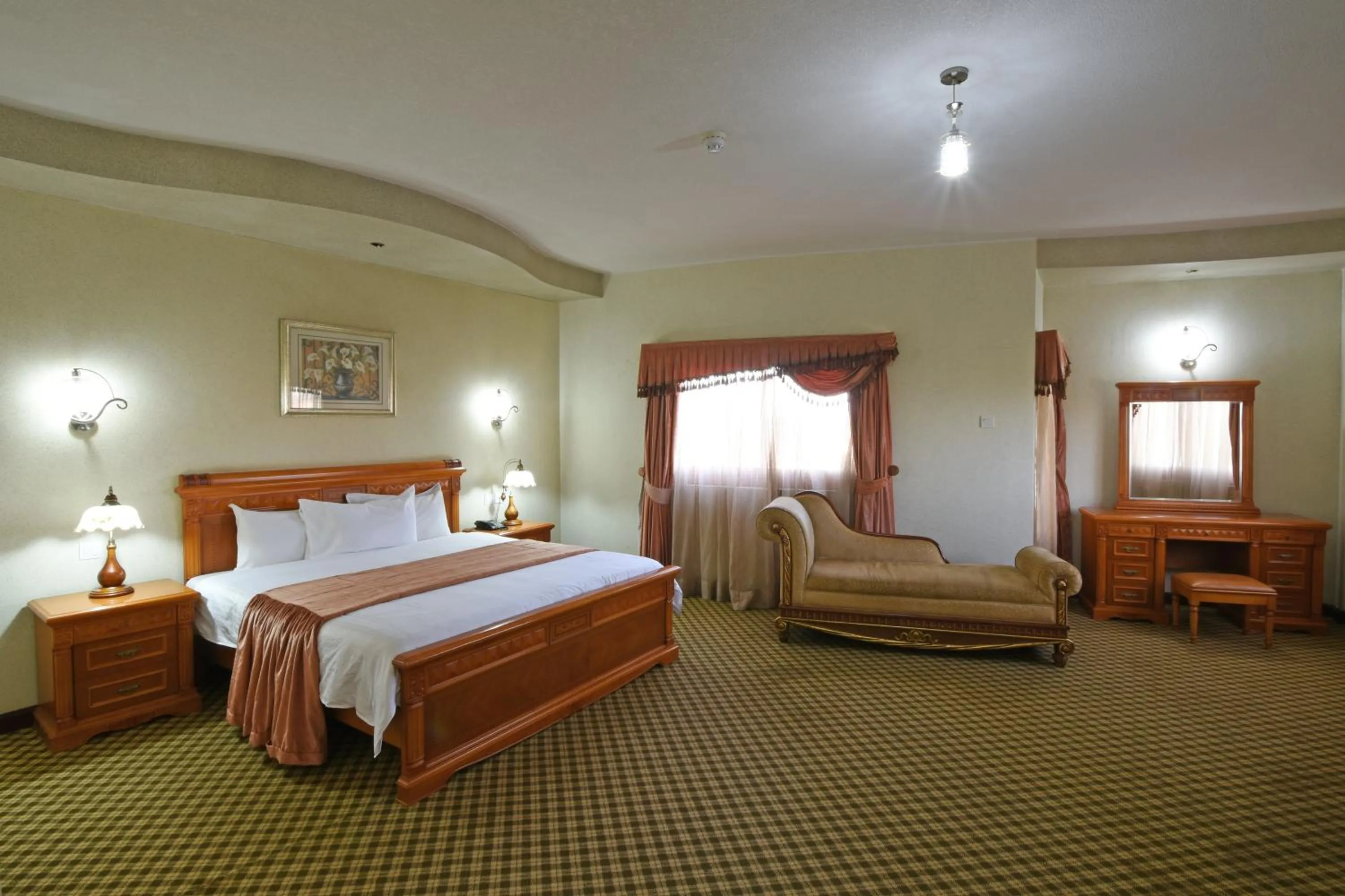 Photo of the whole room, Bed in Imperial Royale Hotel