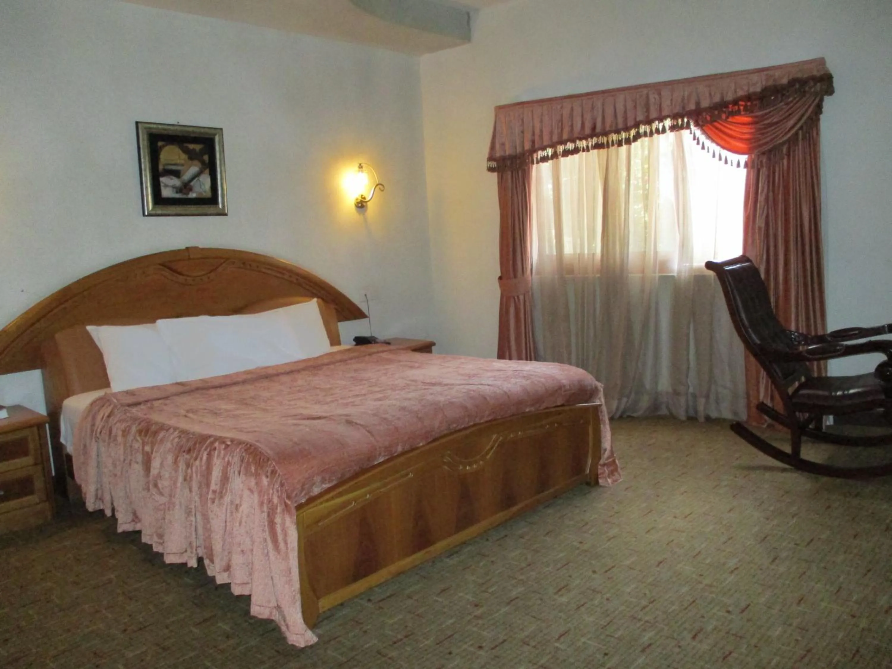 Photo of the whole room, Bed in Imperial Royale Hotel