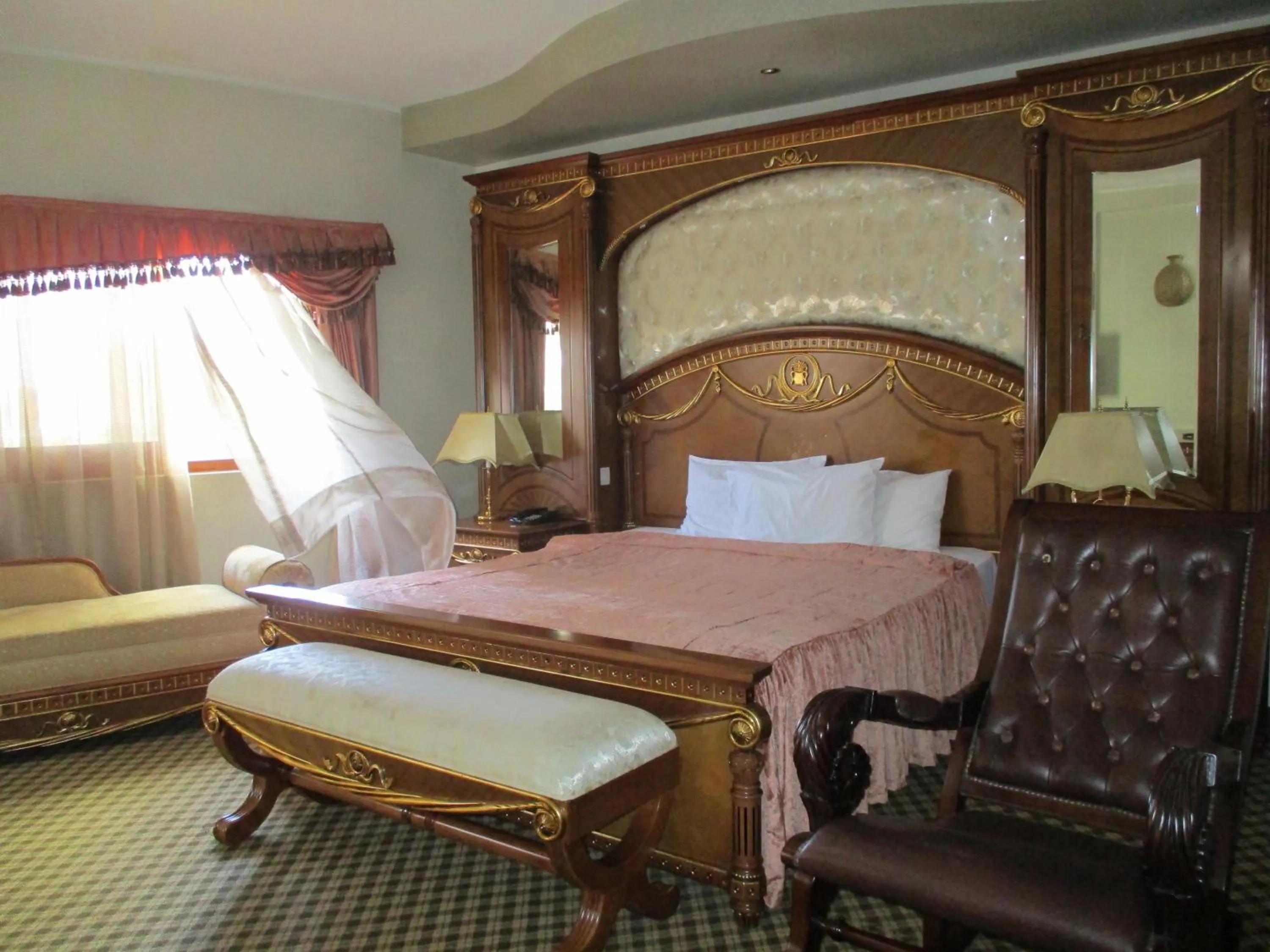 Photo of the whole room, Bed in Imperial Royale Hotel