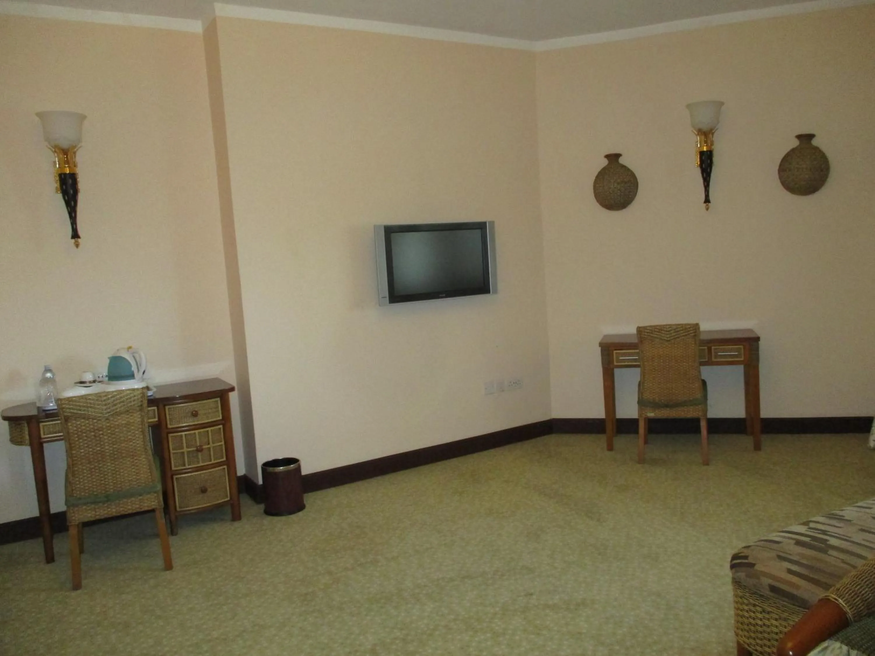 TV and multimedia in Imperial Royale Hotel