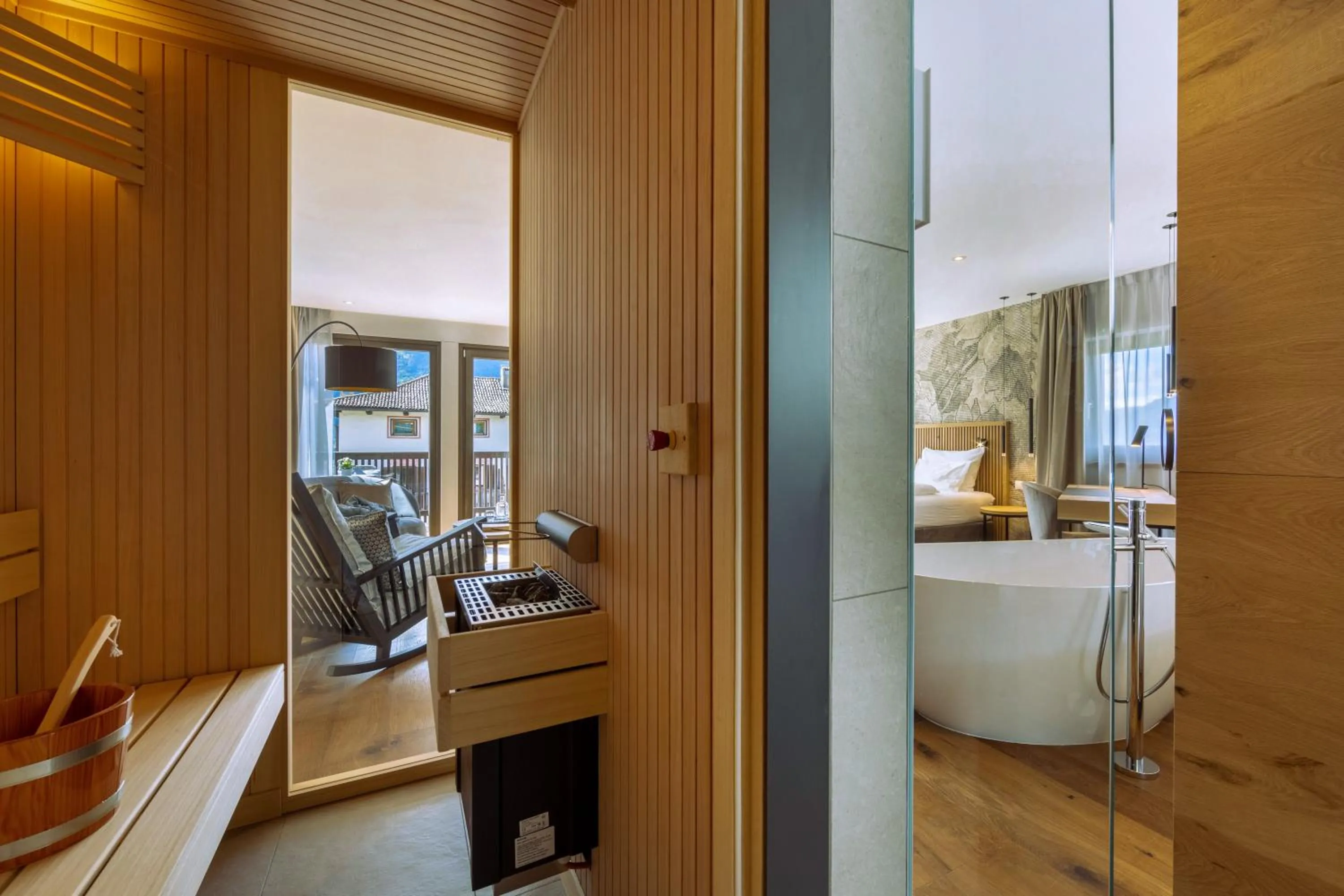 Photo of the whole room, Bed in Hotel Ansitz Rungghof