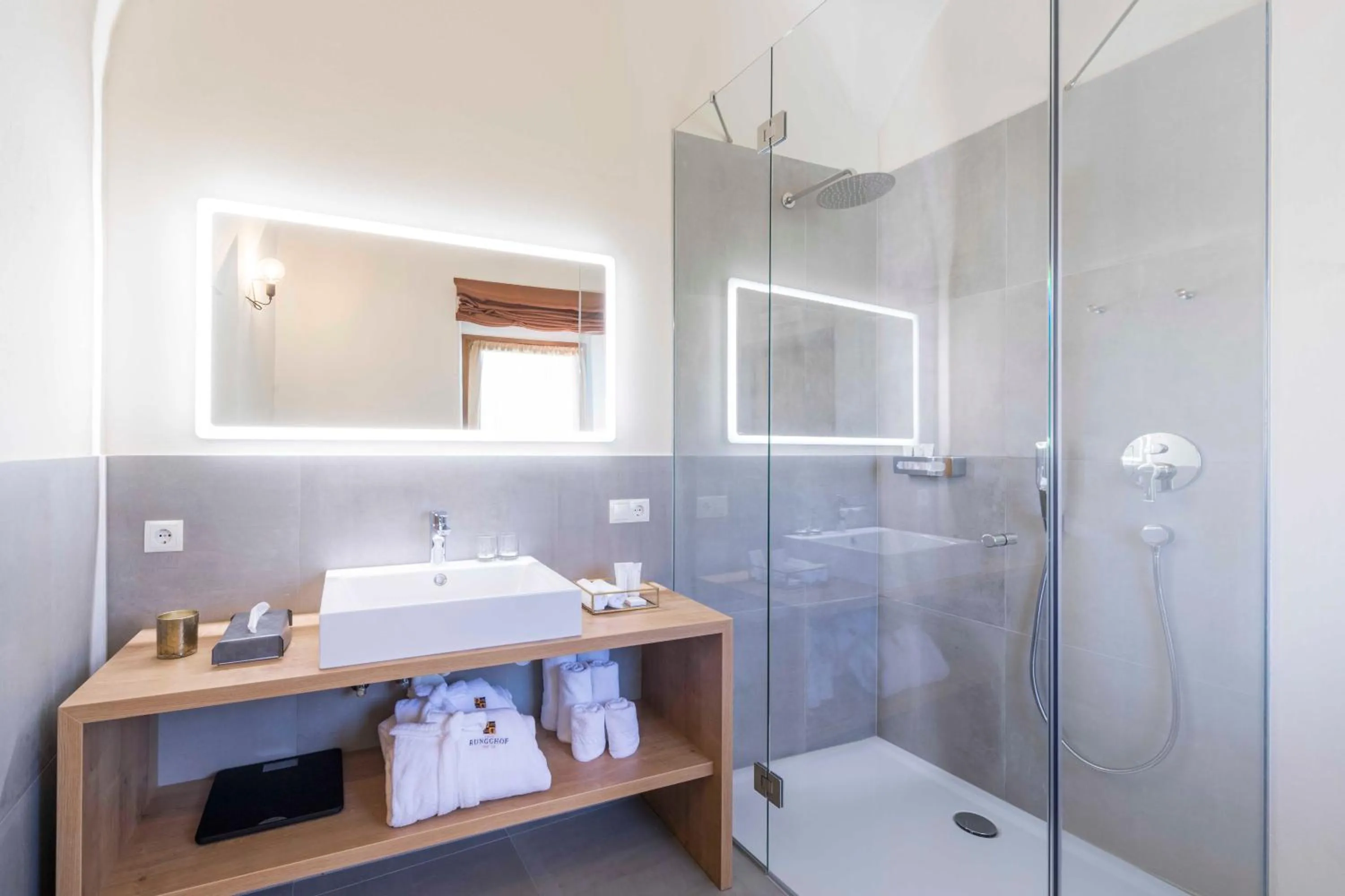 Shower in Hotel Ansitz Rungghof