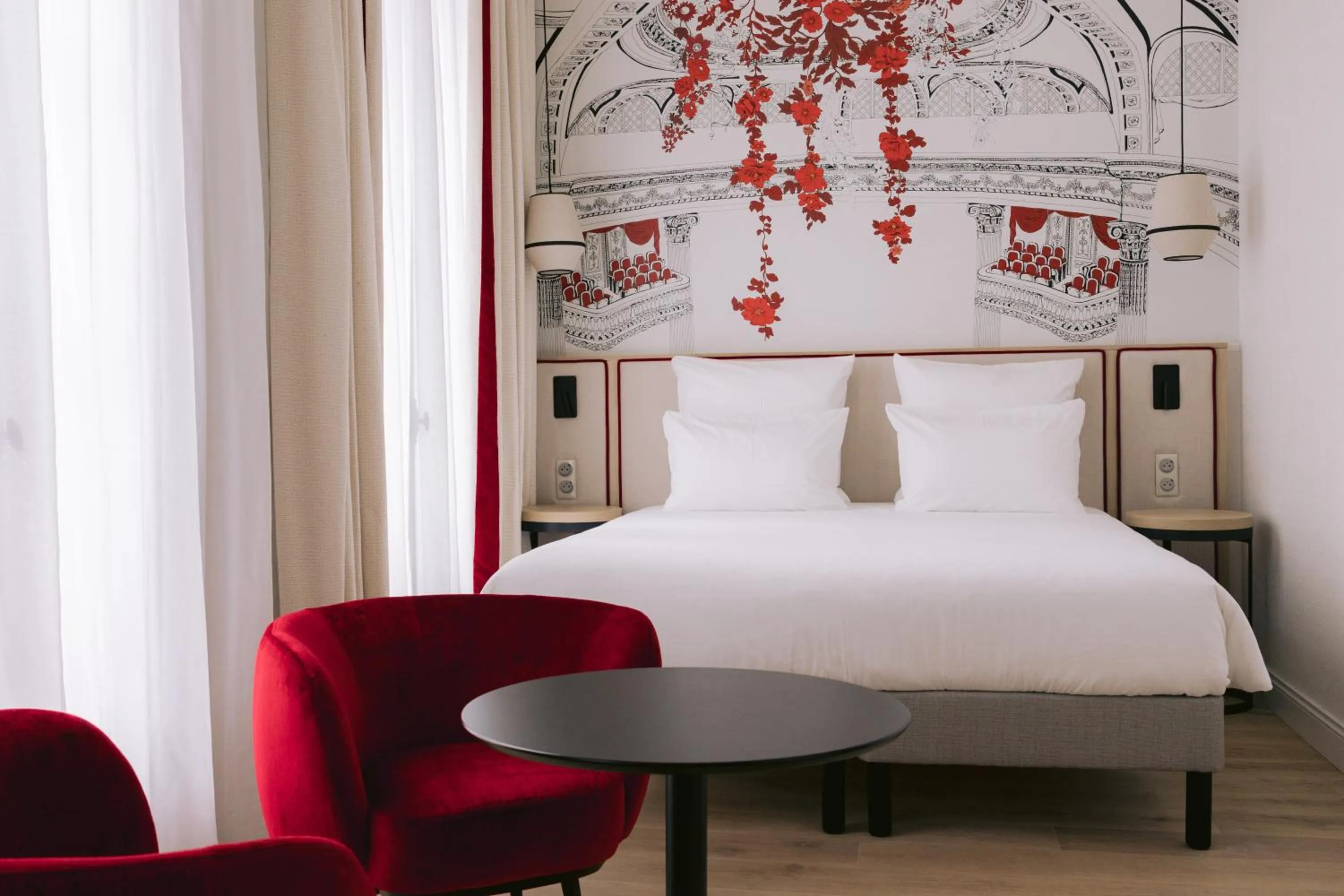 Bedroom, Bed in Hôtel Majestic