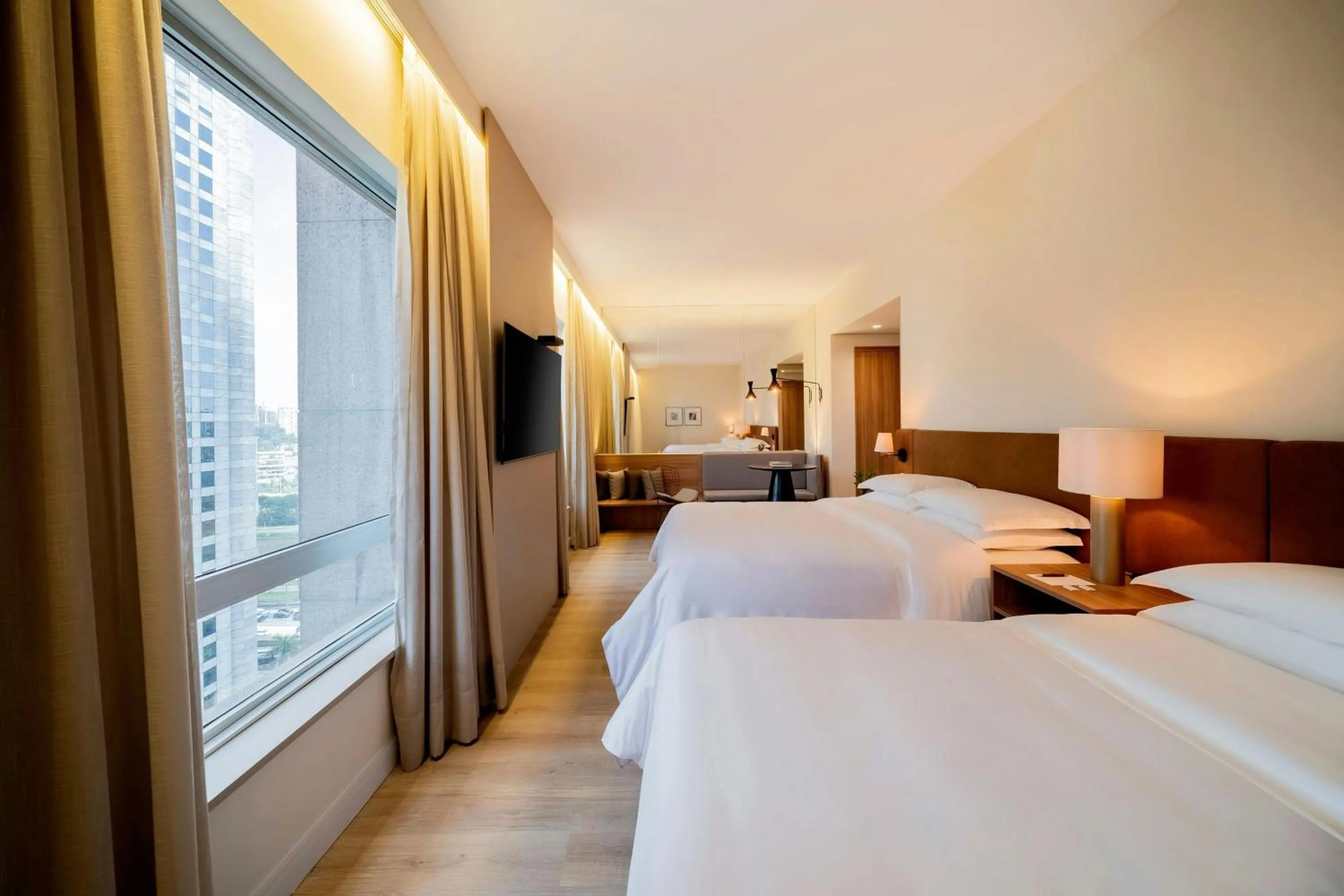 Photo of the whole room, Bed in Sheraton São Paulo WTC Hotel