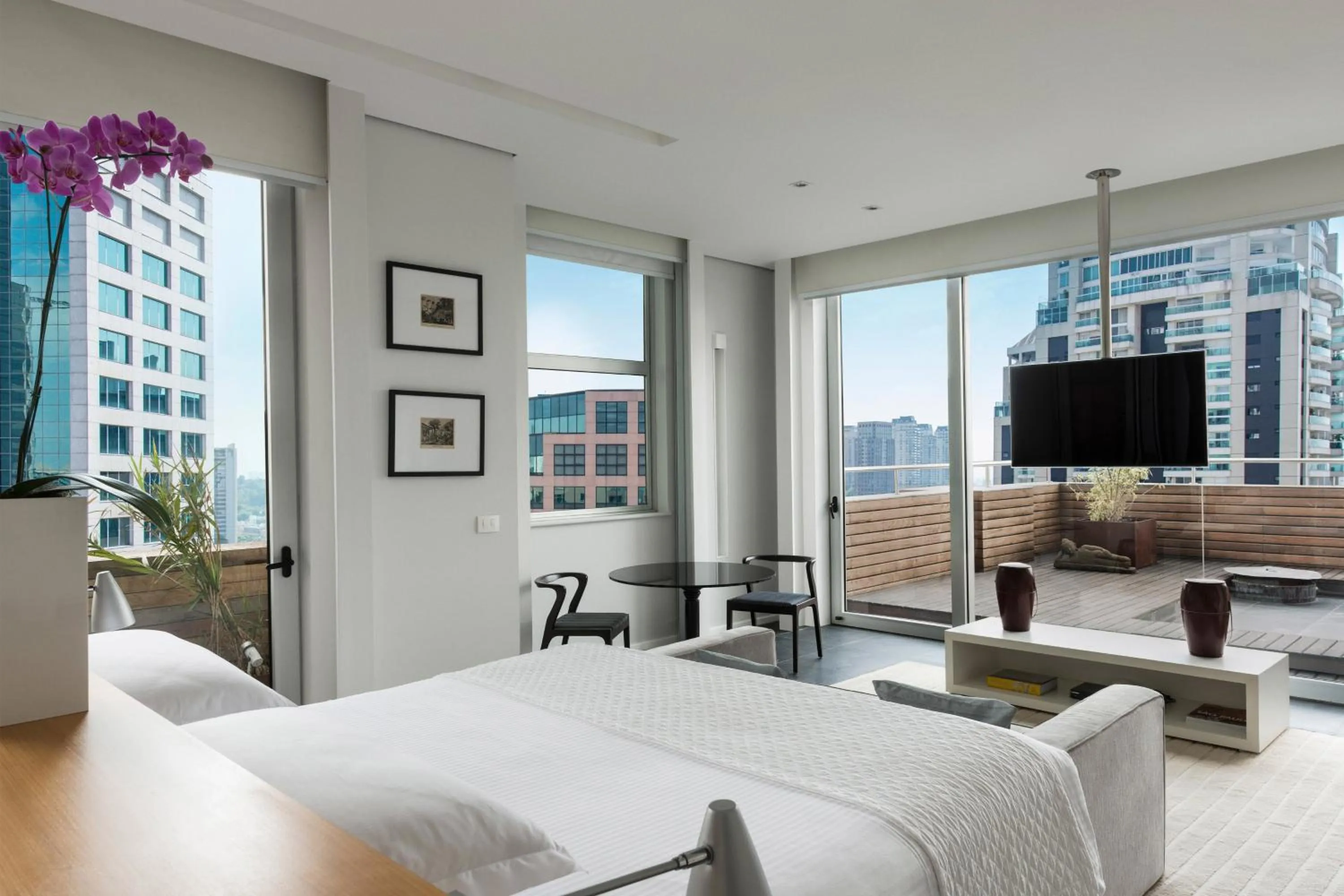 Photo of the whole room, Bed in Sheraton São Paulo WTC Hotel