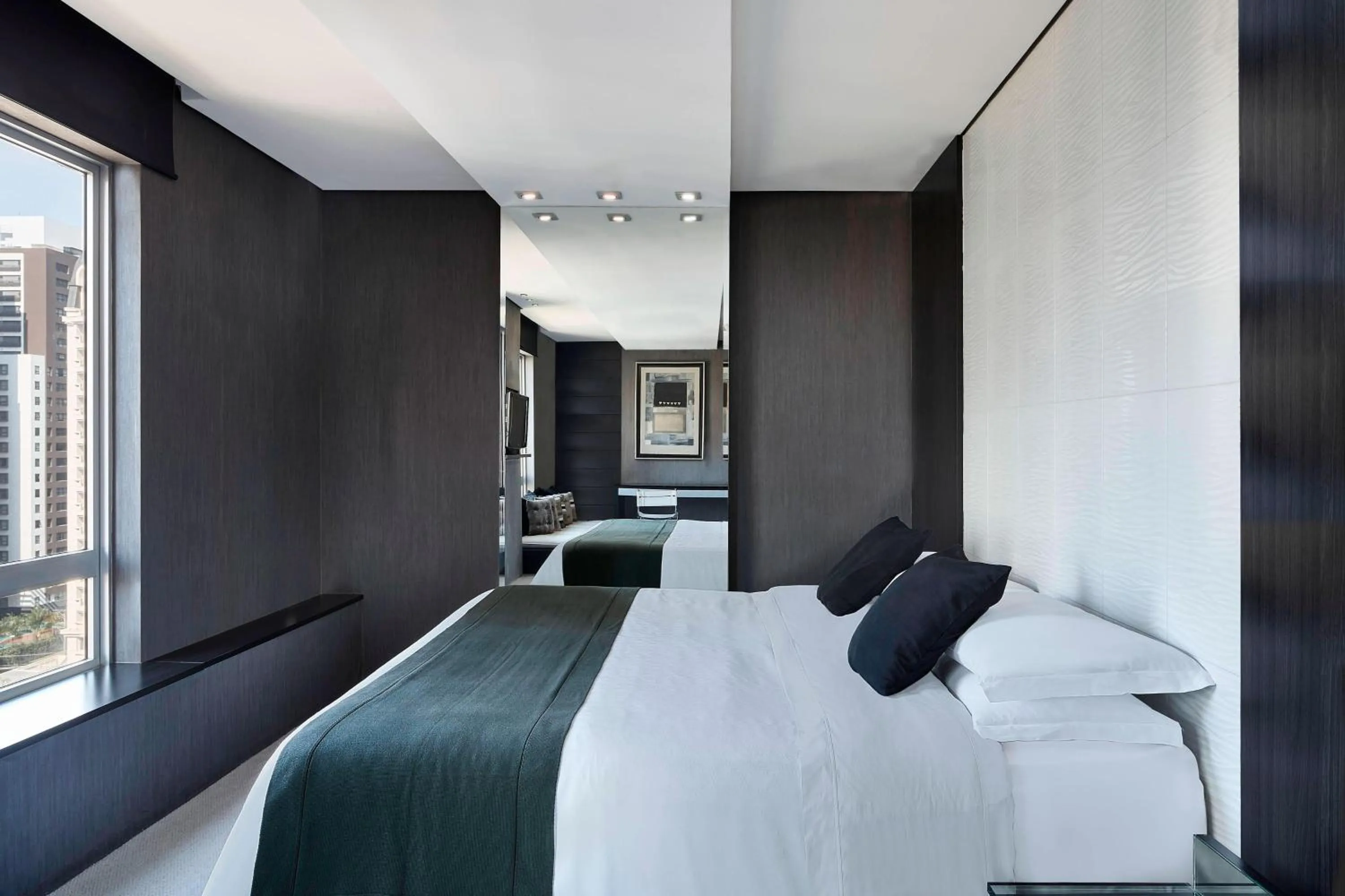 Photo of the whole room, Bed in Sheraton São Paulo WTC Hotel