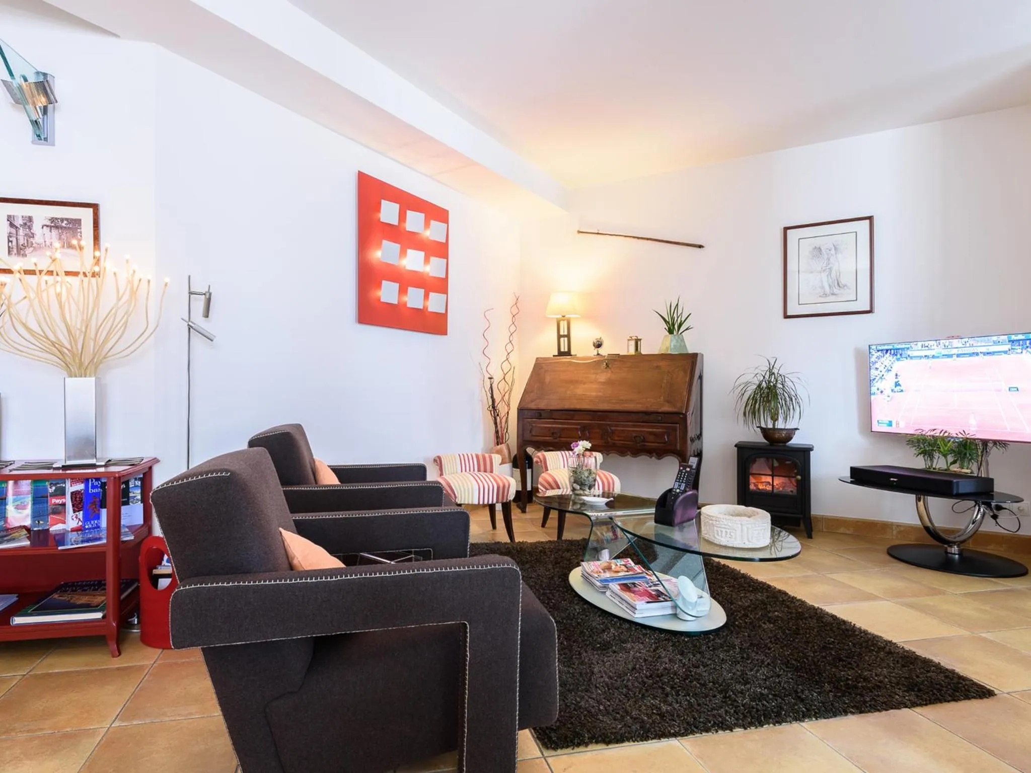 Communal lounge/ TV room in Hotel Les Almadies - Coeur de Ville