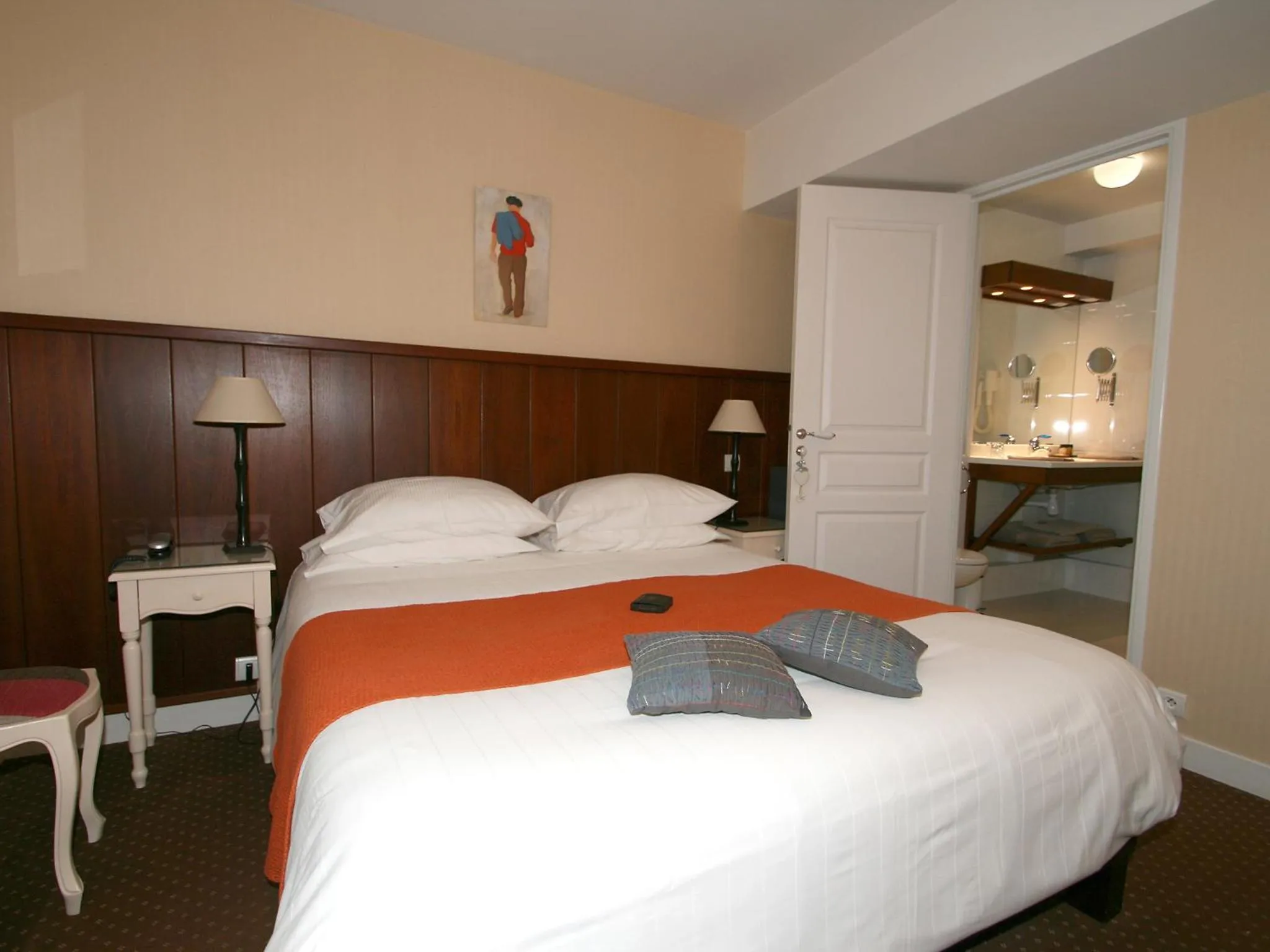 Bed in Hotel Les Almadies - Coeur de Ville