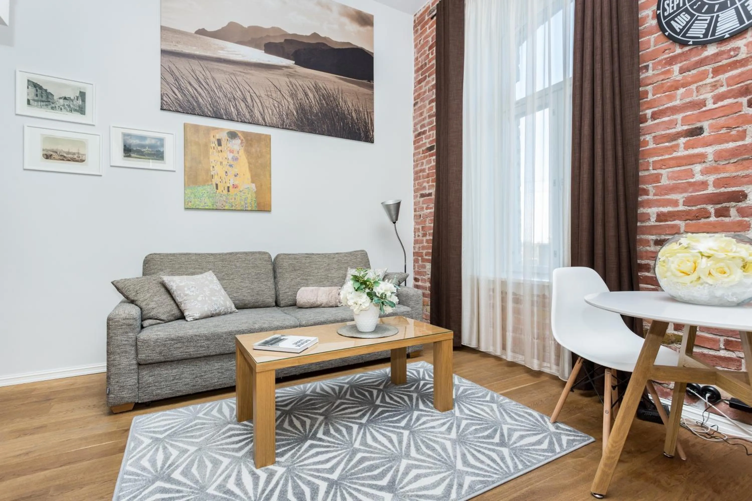 Photo of the whole room in Angleterre Apartments