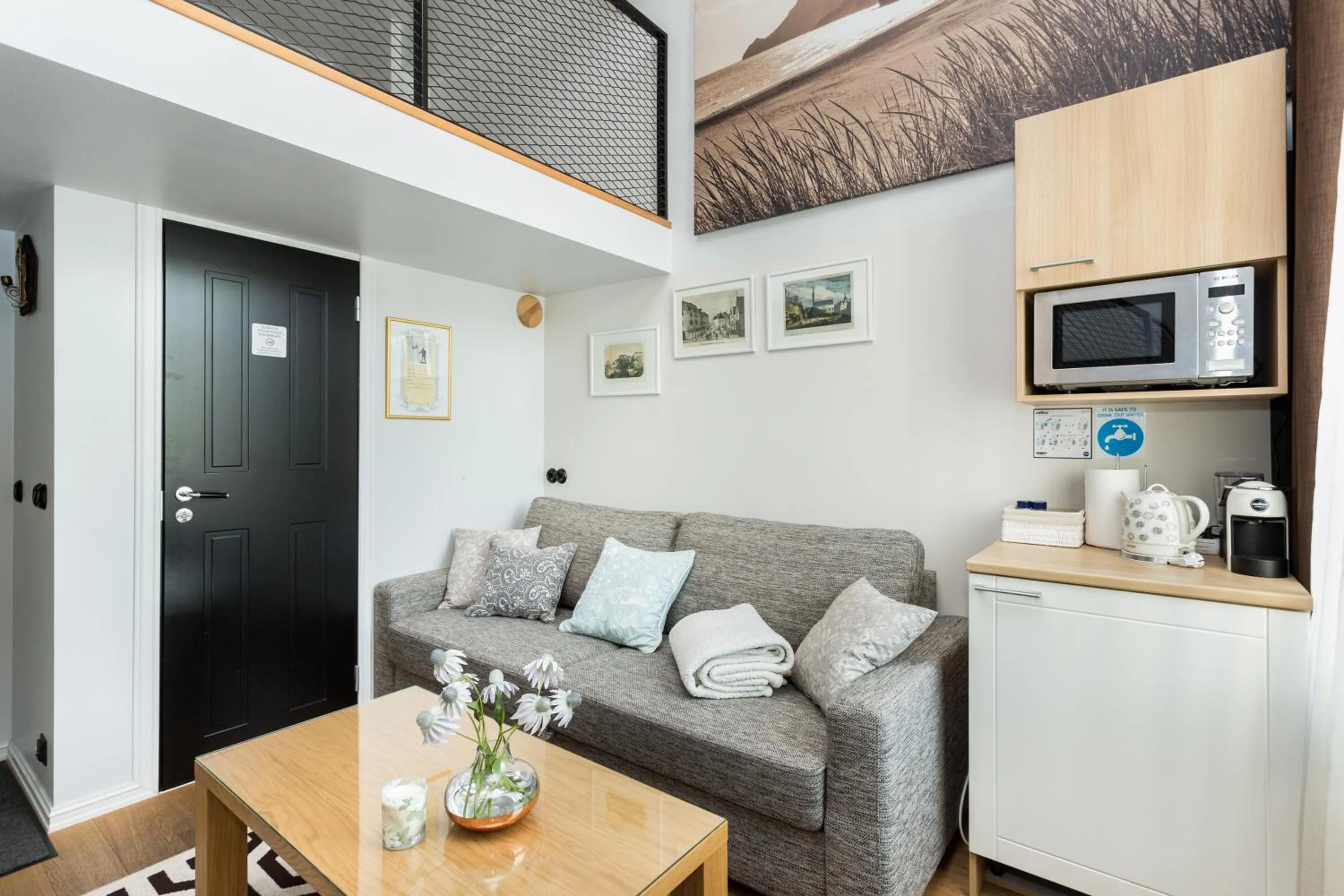 Photo of the whole room in Angleterre Apartments