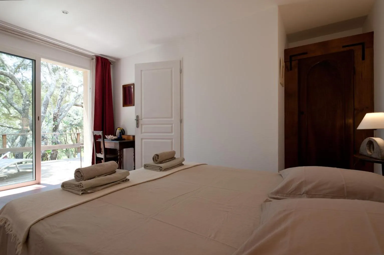 Photo of the whole room, Bed in Maison Tavolara