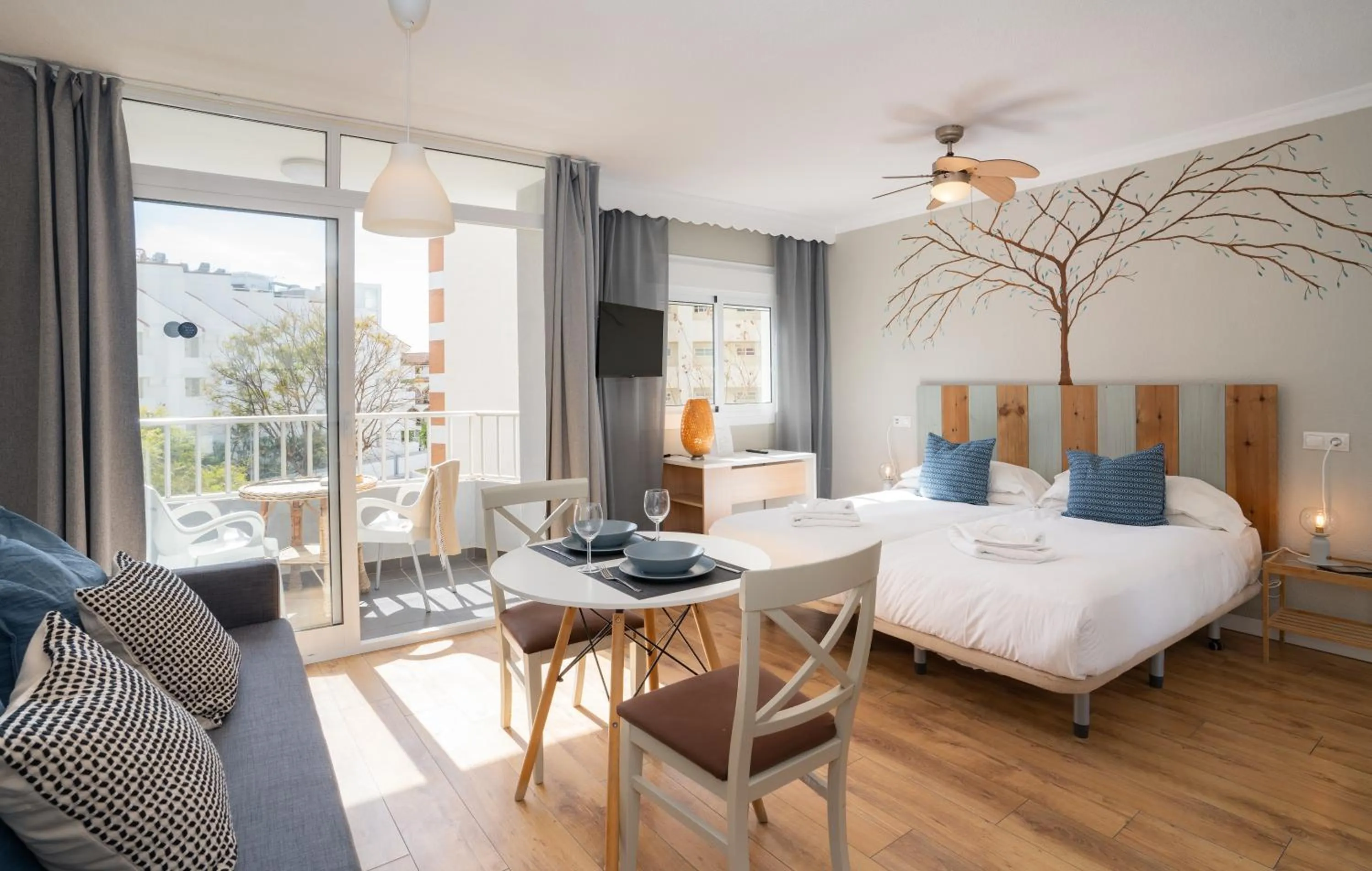 Bed in Palm Beach Club Apartamentos Carihuela