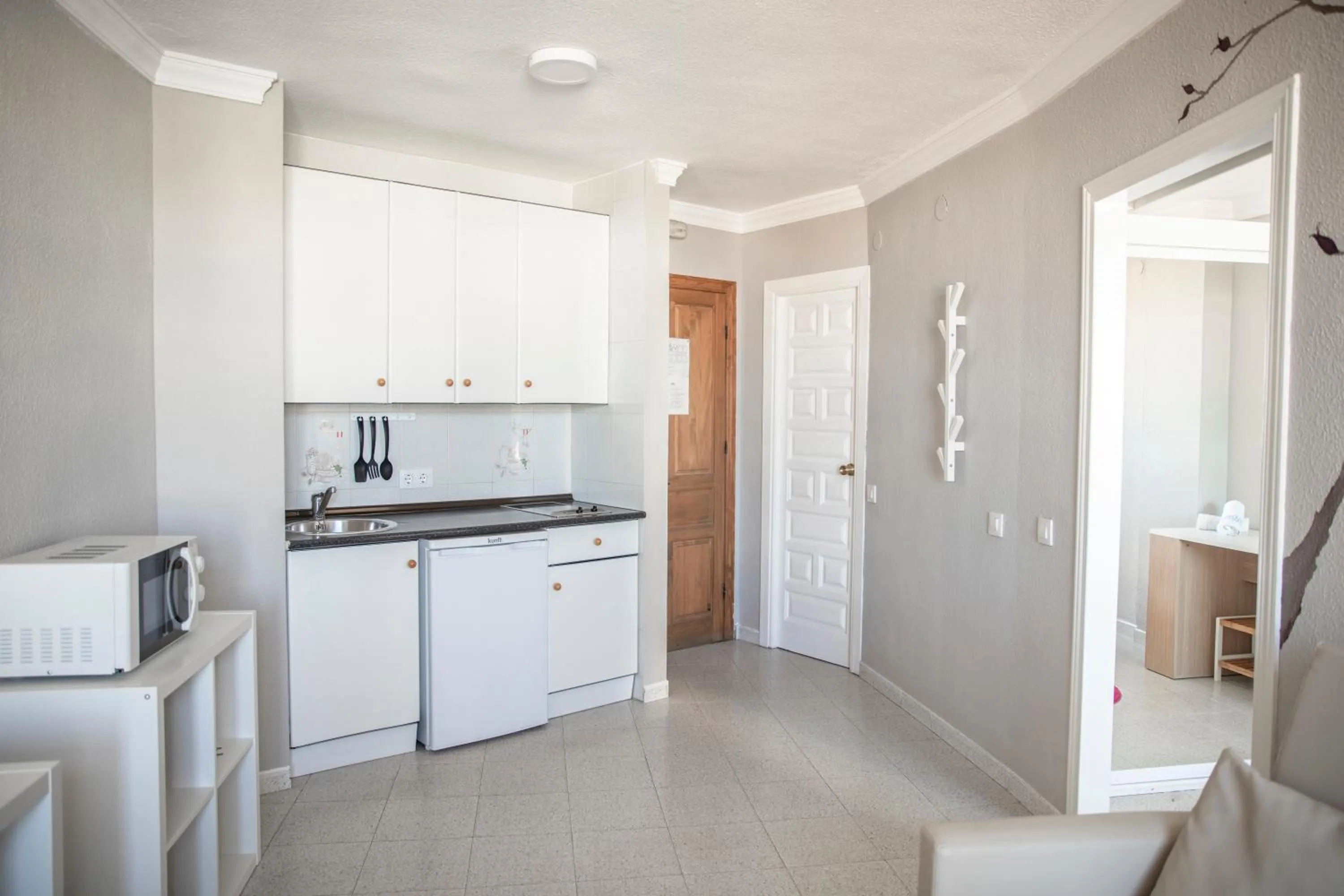 Kitchen or kitchenette in Palm Beach Club Apartamentos Carihuela