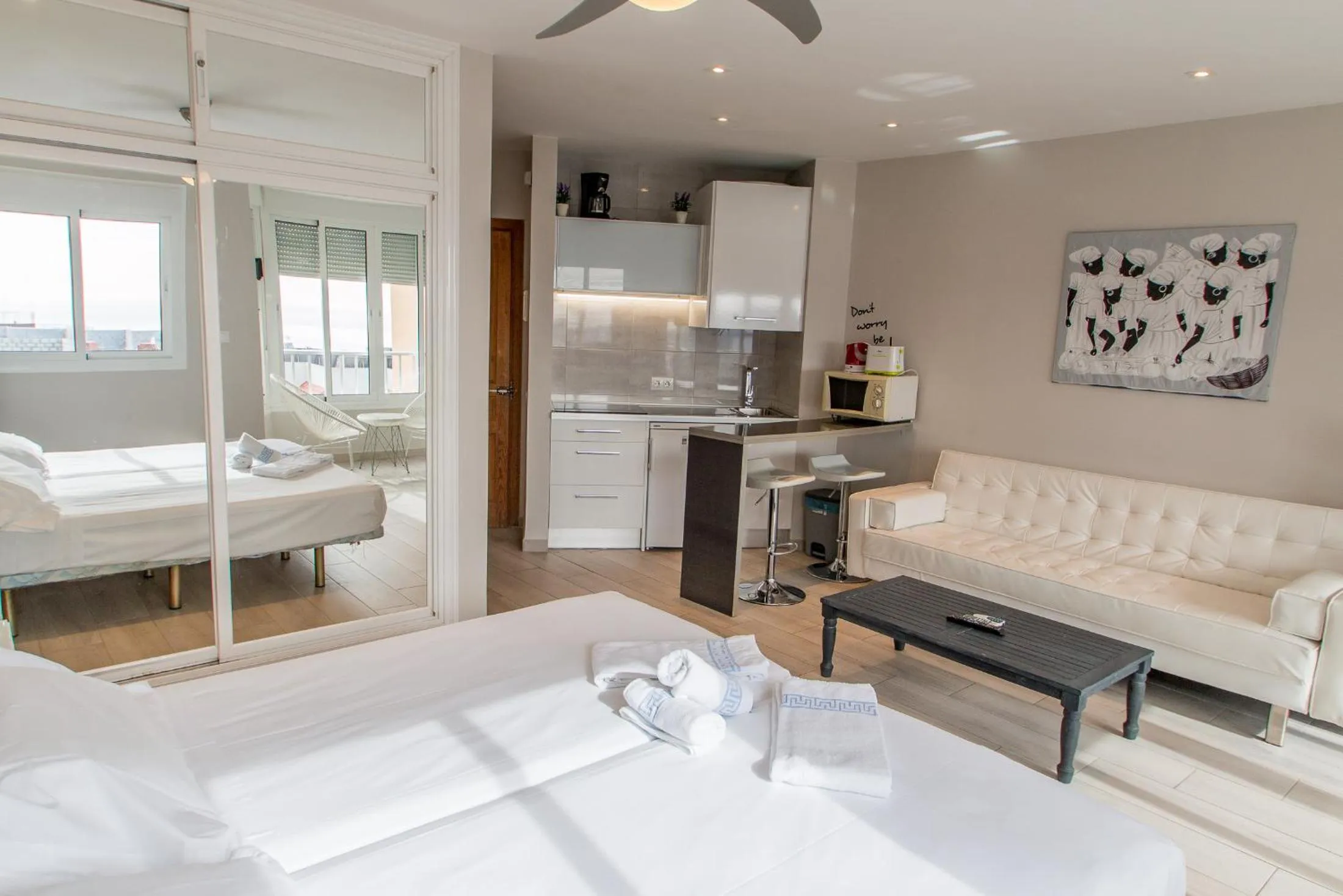 Bed in Palm Beach Club Apartamentos Carihuela