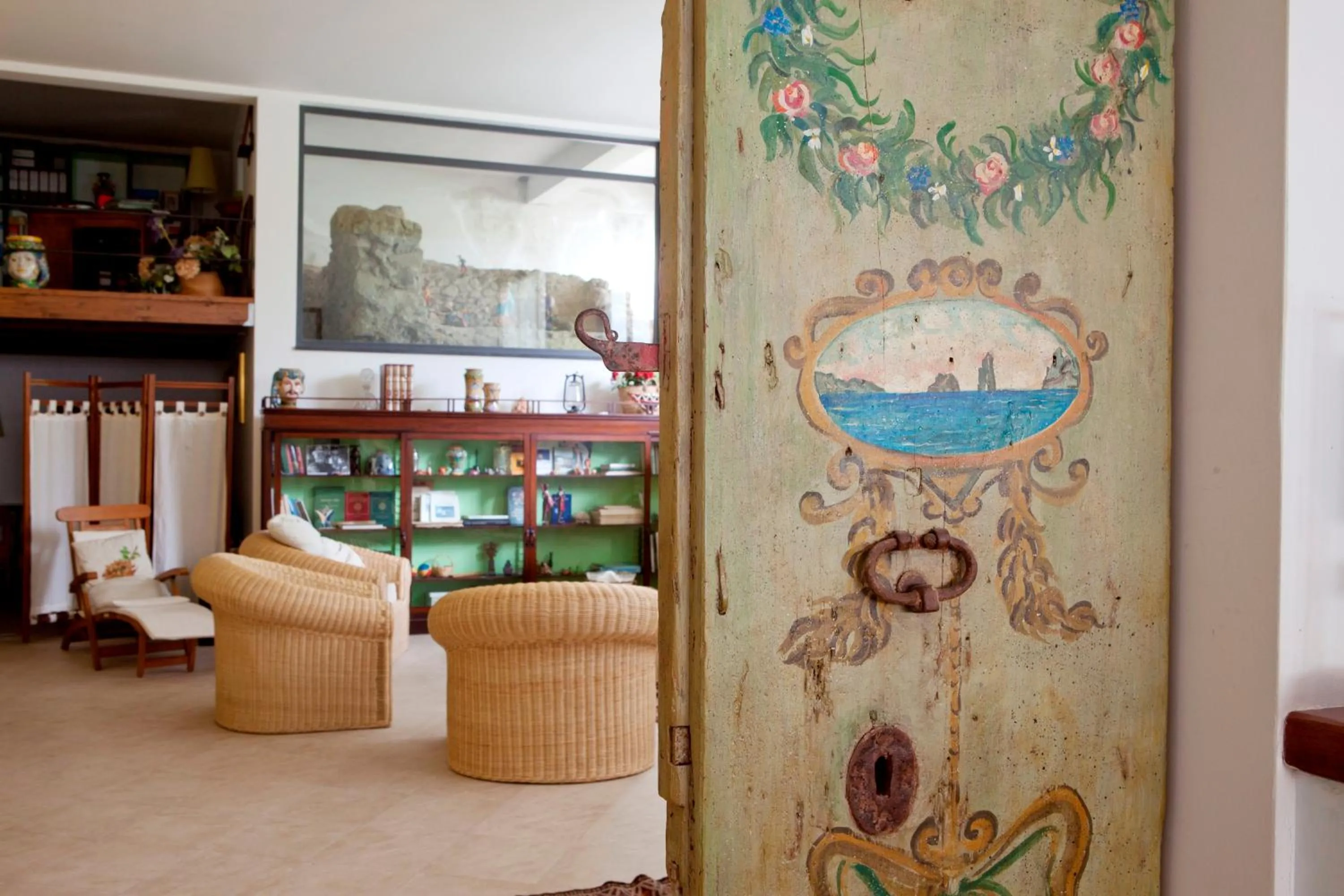 Communal lounge/ TV room in Residence Hotel Baia Portinenti