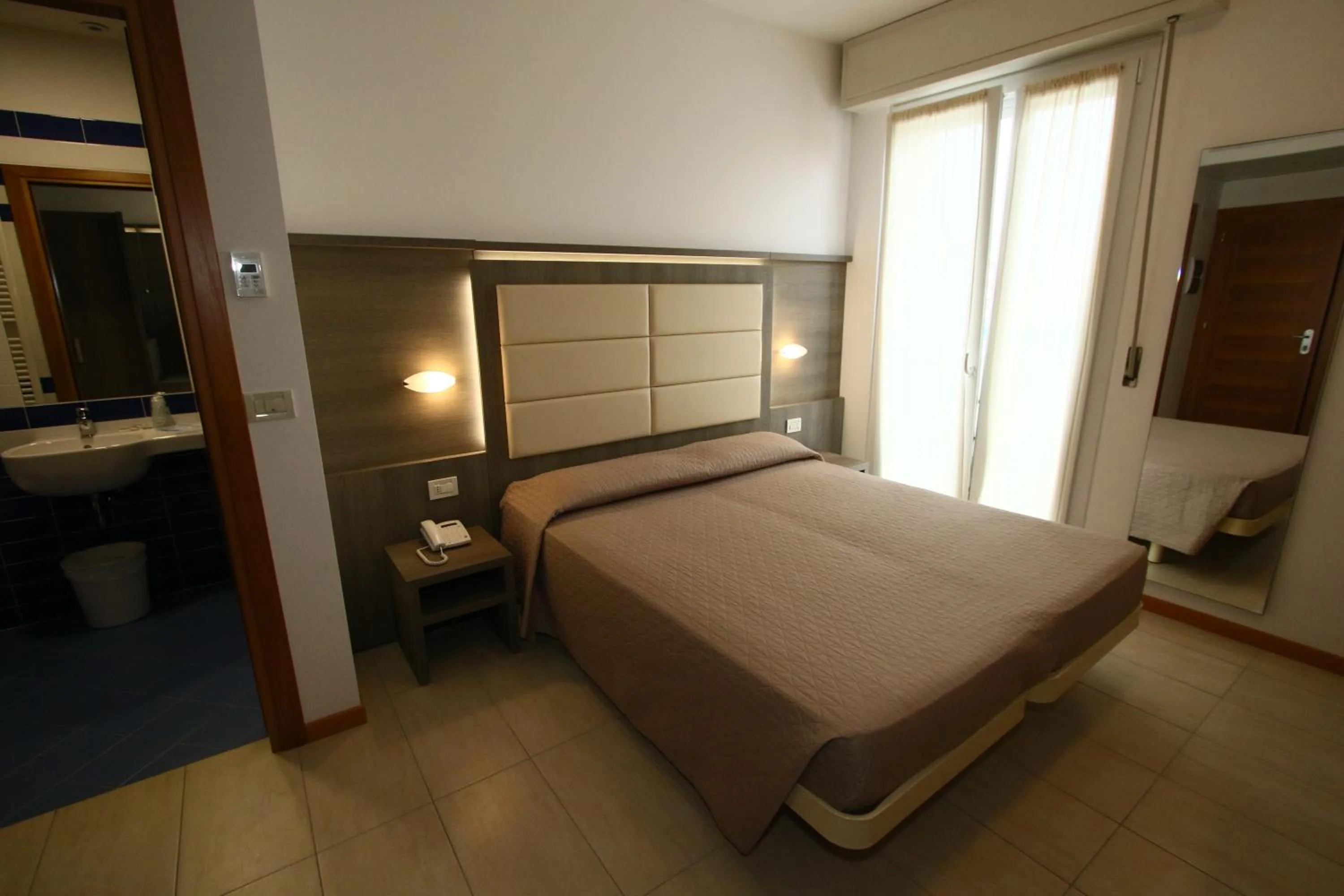 Bedroom, Bed in Hotel Boom