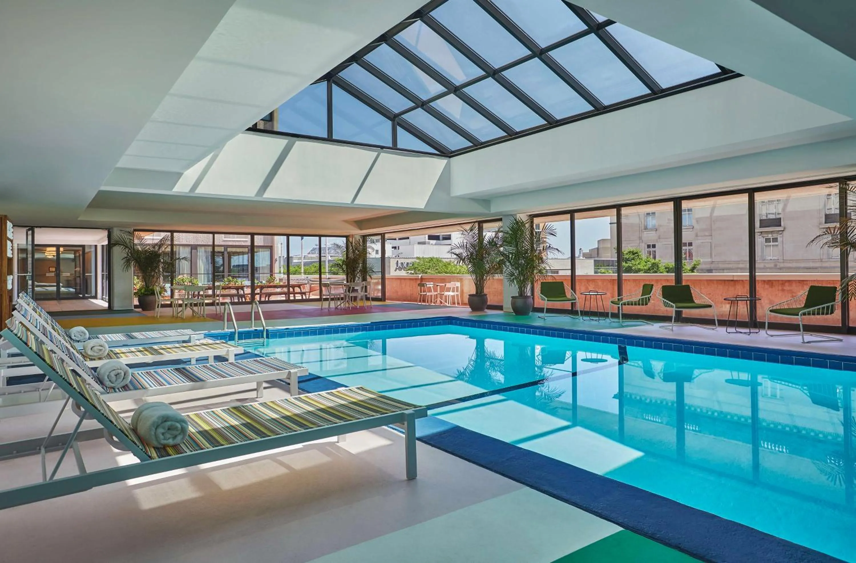 Pool view in Graduate by Hilton Lincoln