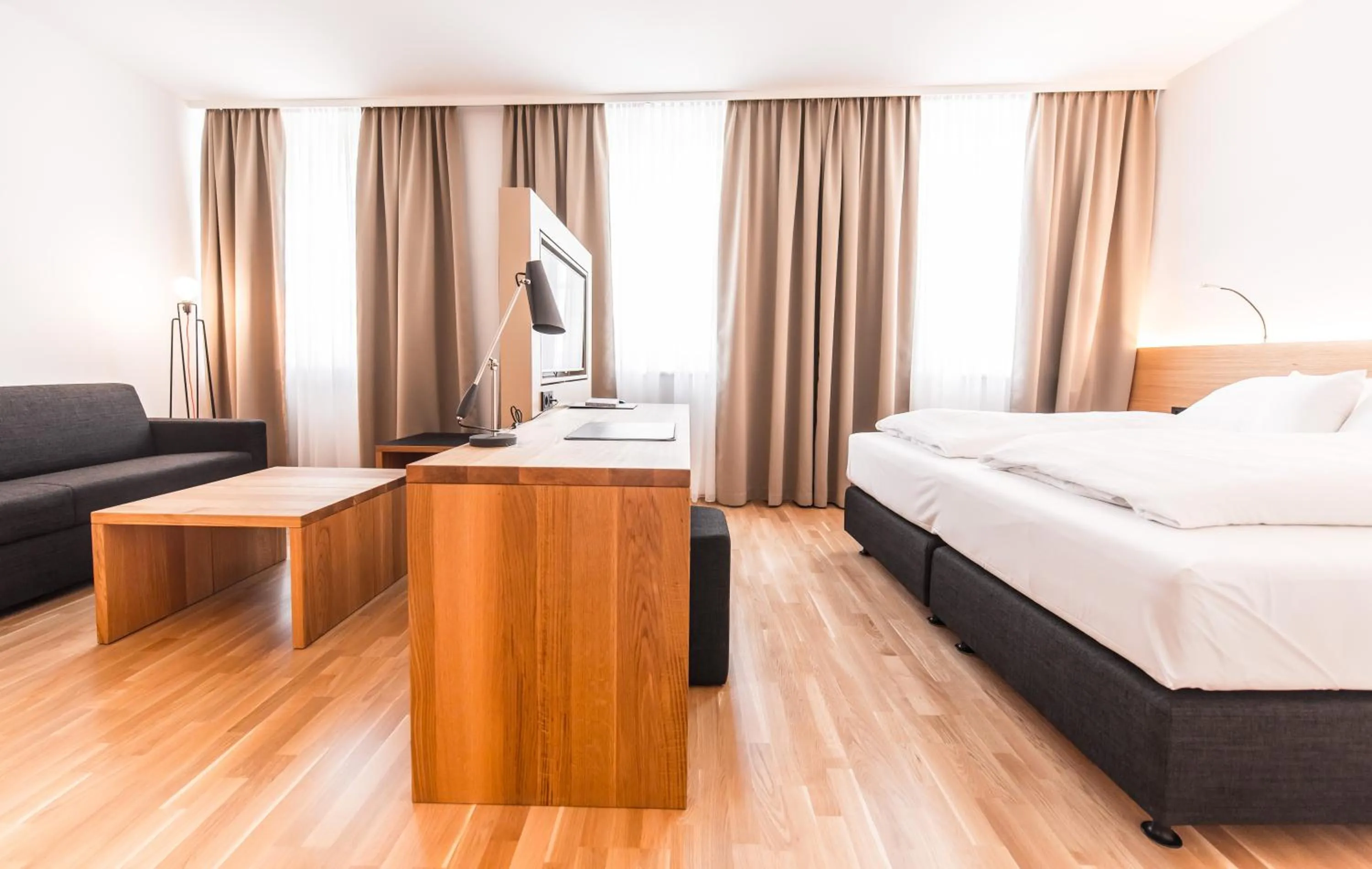 Photo of the whole room, Bed in Göttfried - essen trinken schlafen