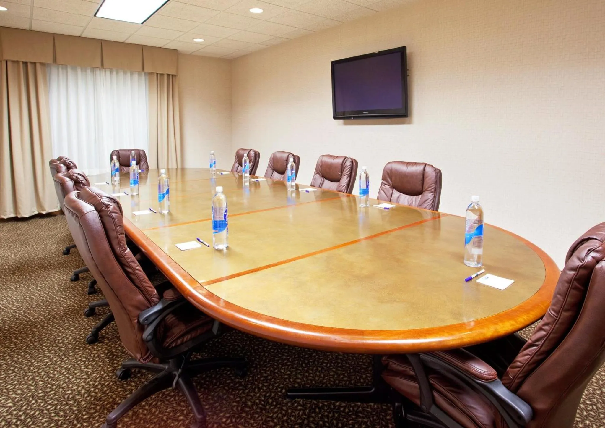 Meeting/conference room in Holiday Inn Express Hotel & Suites Howell by IHG