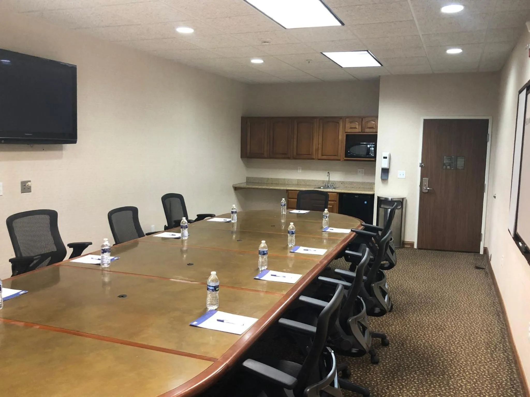 Meeting/conference room in Holiday Inn Express Hotel & Suites Howell by IHG