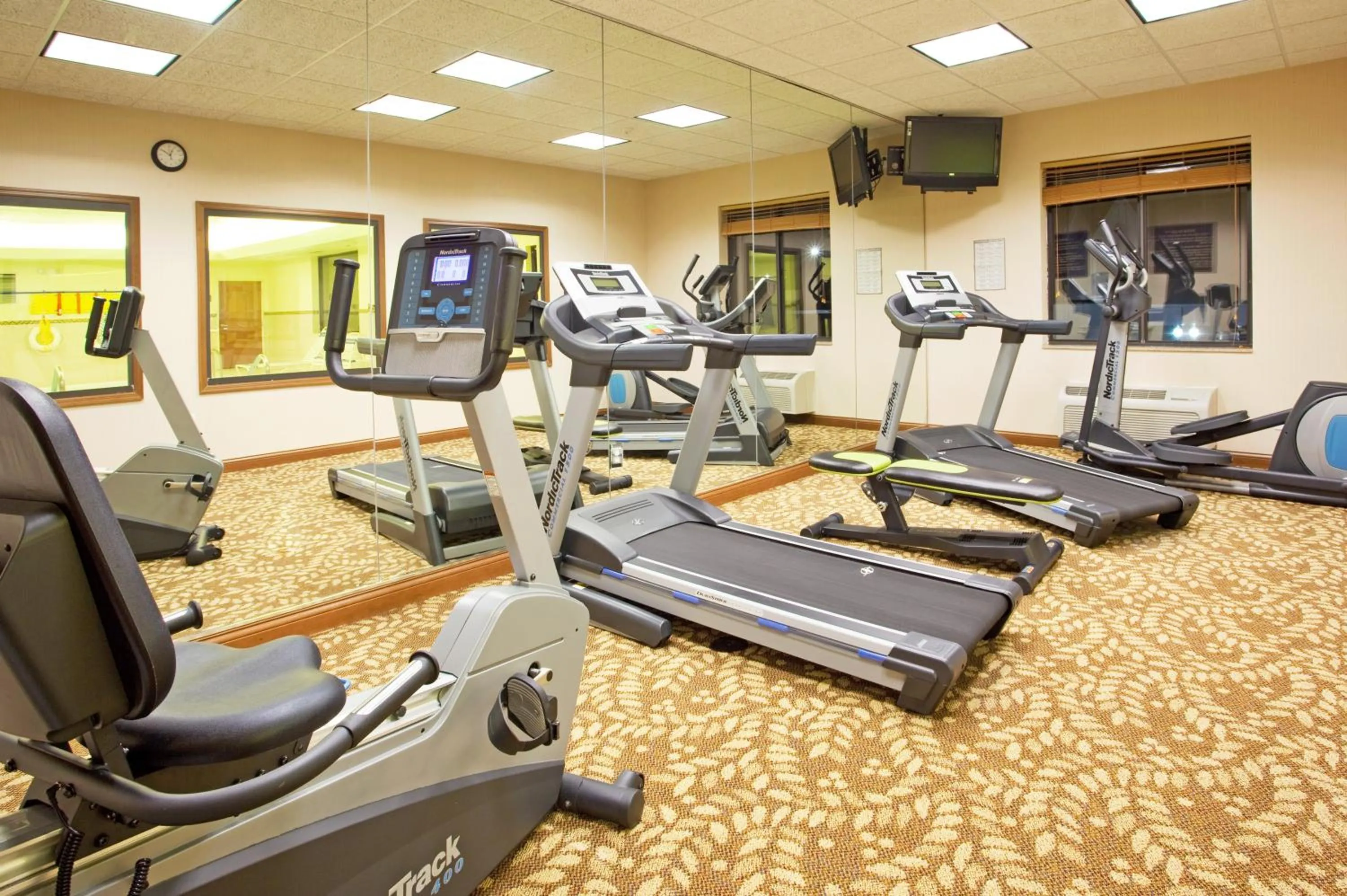 Fitness centre/facilities in Holiday Inn Express Hotel & Suites Howell by IHG