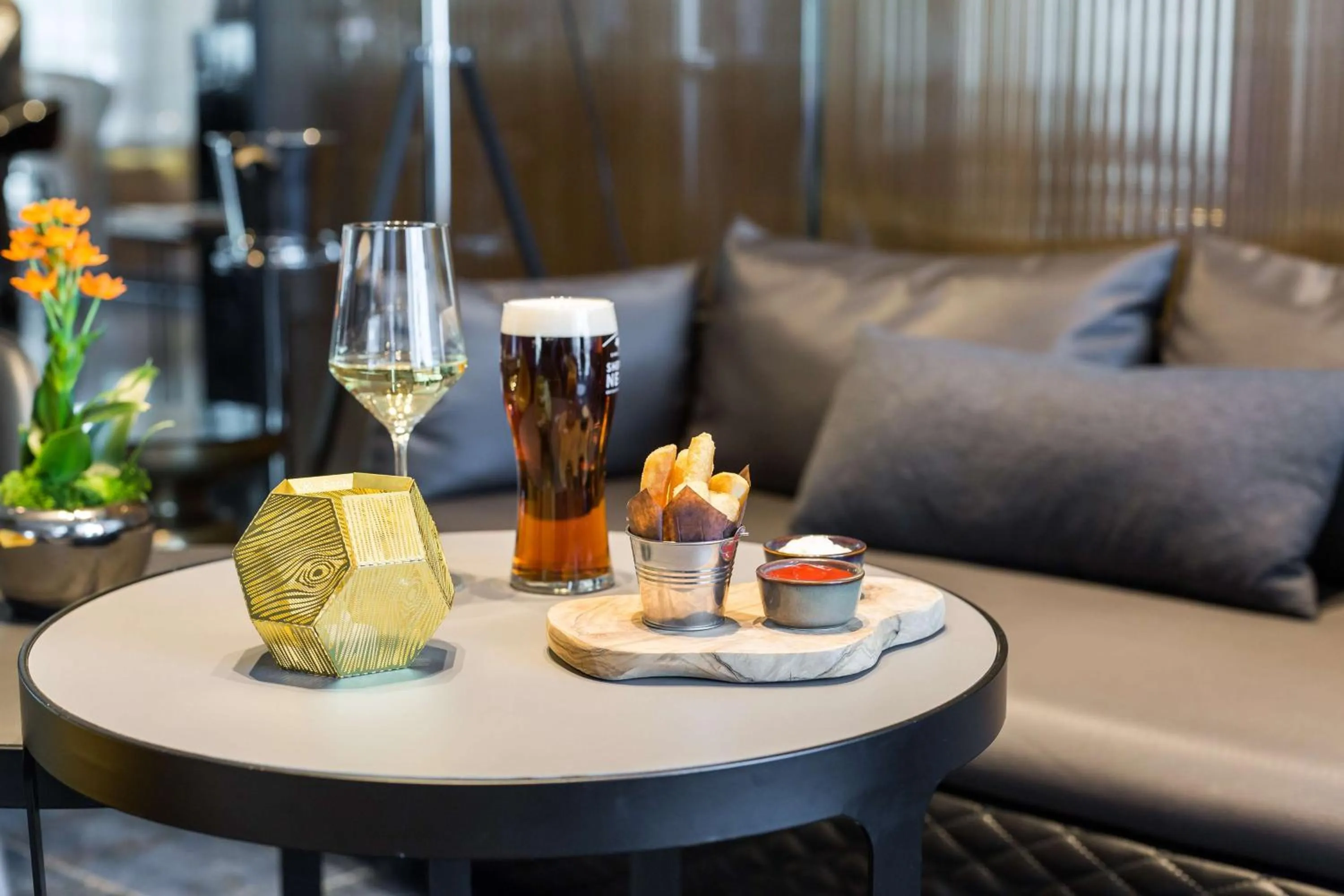 Restaurant/places to eat in Park Plaza London, Park Royal