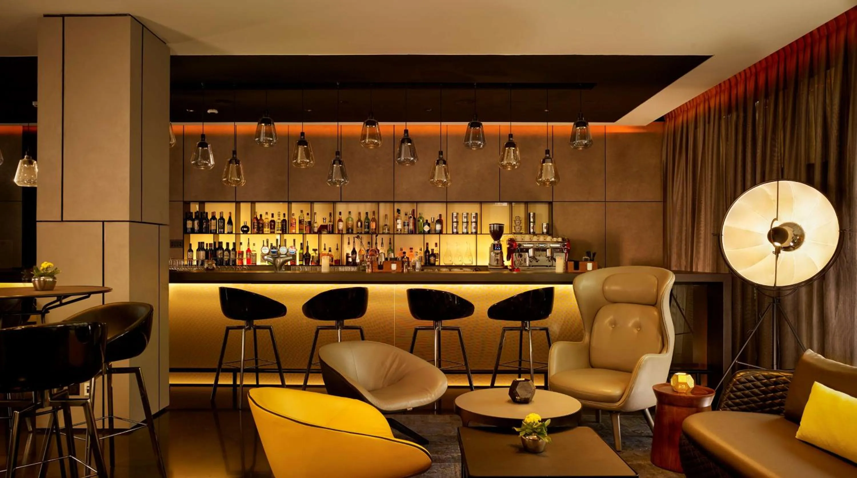 Lounge or bar in Park Plaza London, Park Royal