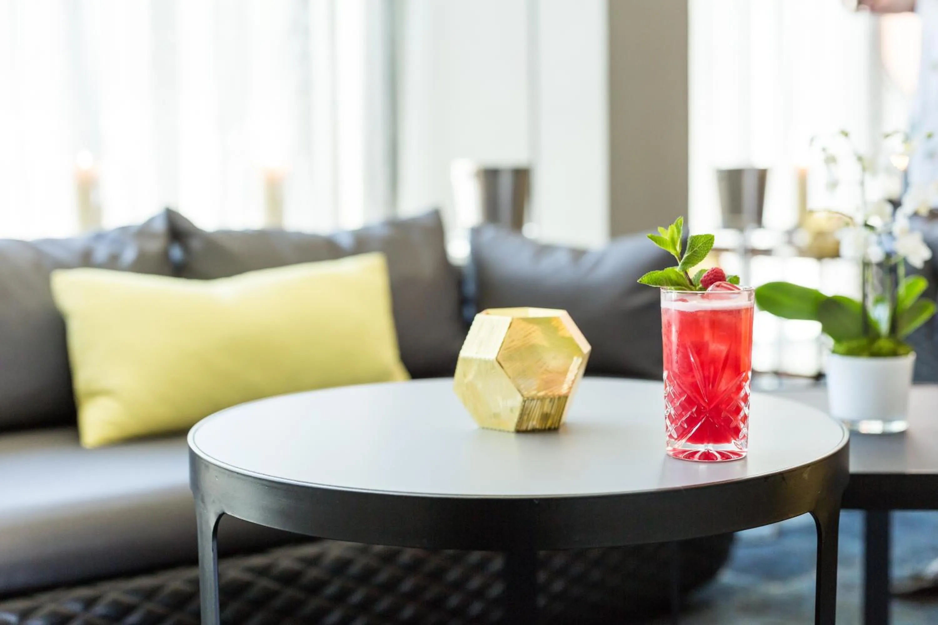 Lounge or bar in Park Plaza London, Park Royal