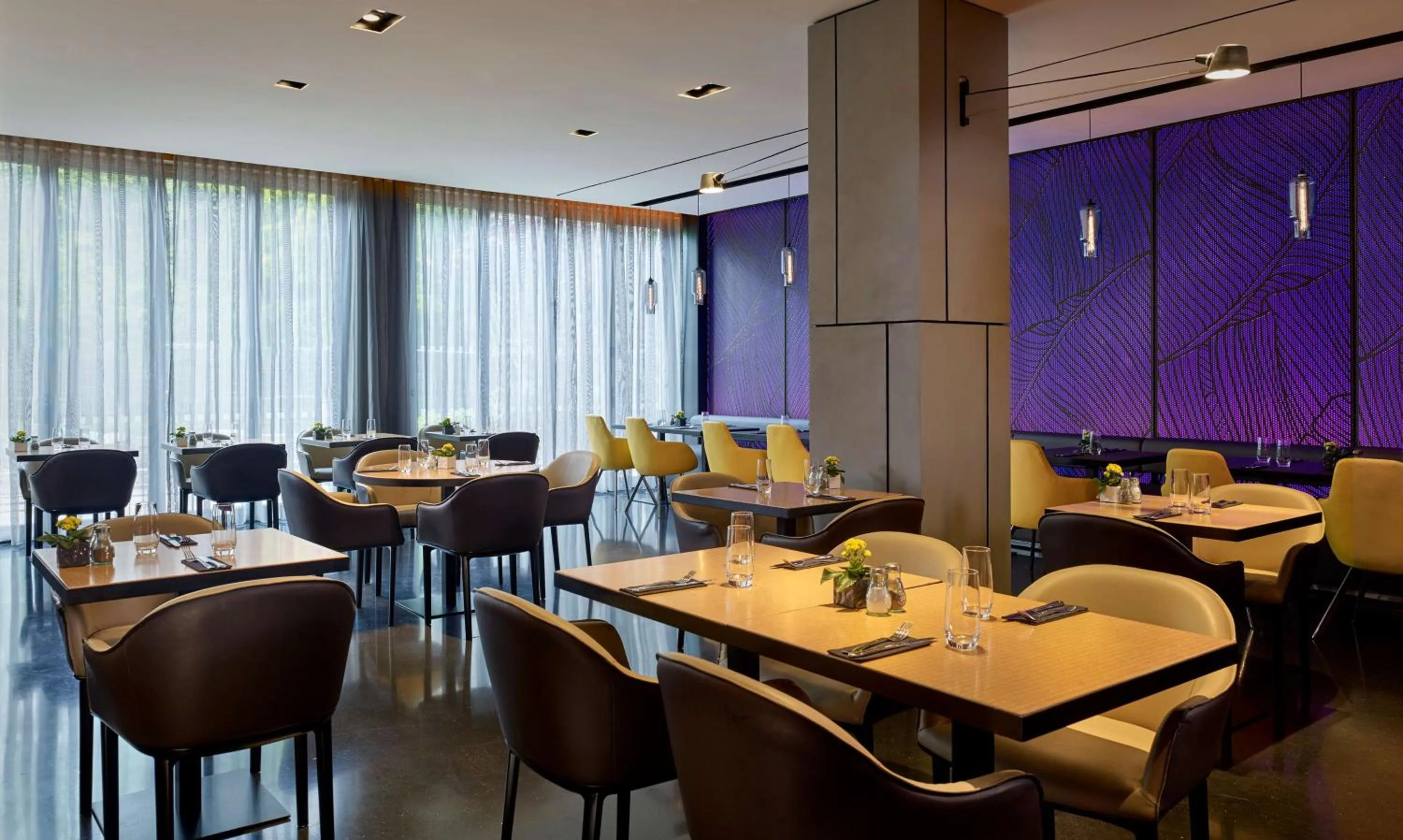 Restaurant/places to eat in Park Plaza London, Park Royal