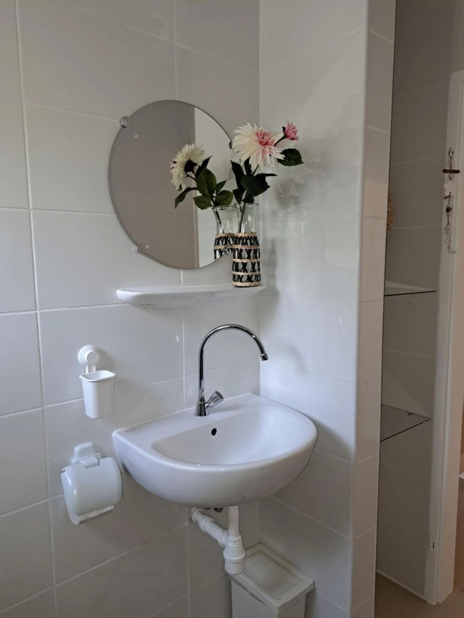 Bathroom in BnBBonaire near the ocean