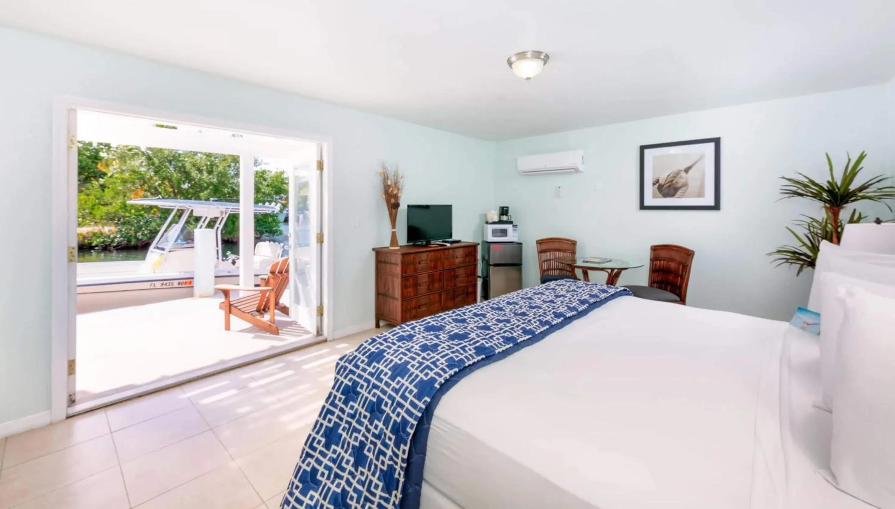 Bed in Creekside Inn