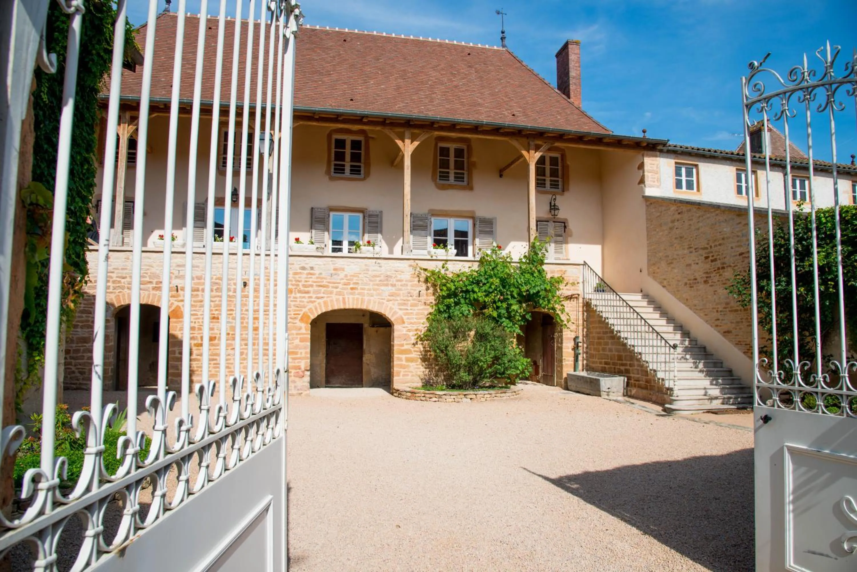 Facade/entrance in Le Logis D'Azé