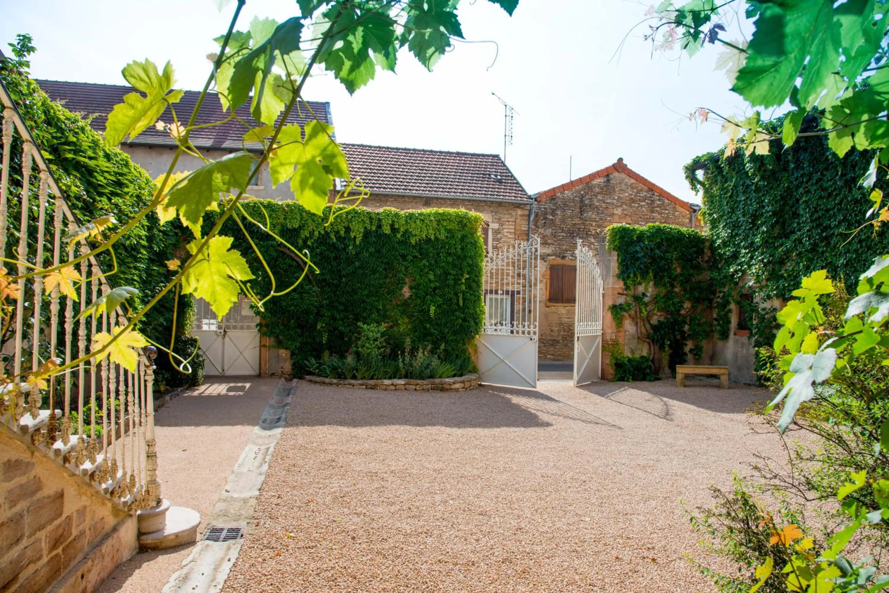 Inner courtyard view in Le Logis D'Azé