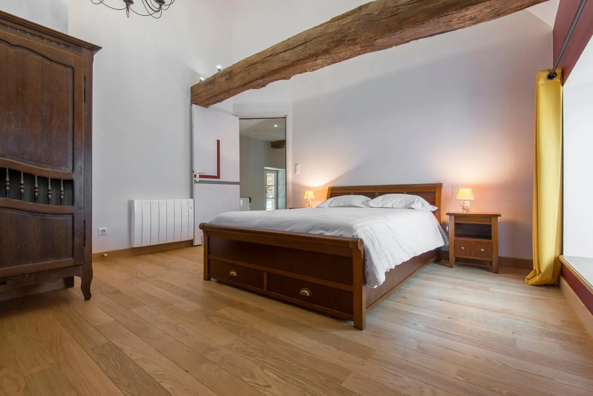 Double Room with Private Bathroom in Le Logis D'Azé Double Room with Private Bathroom in Le Logis D'Azé