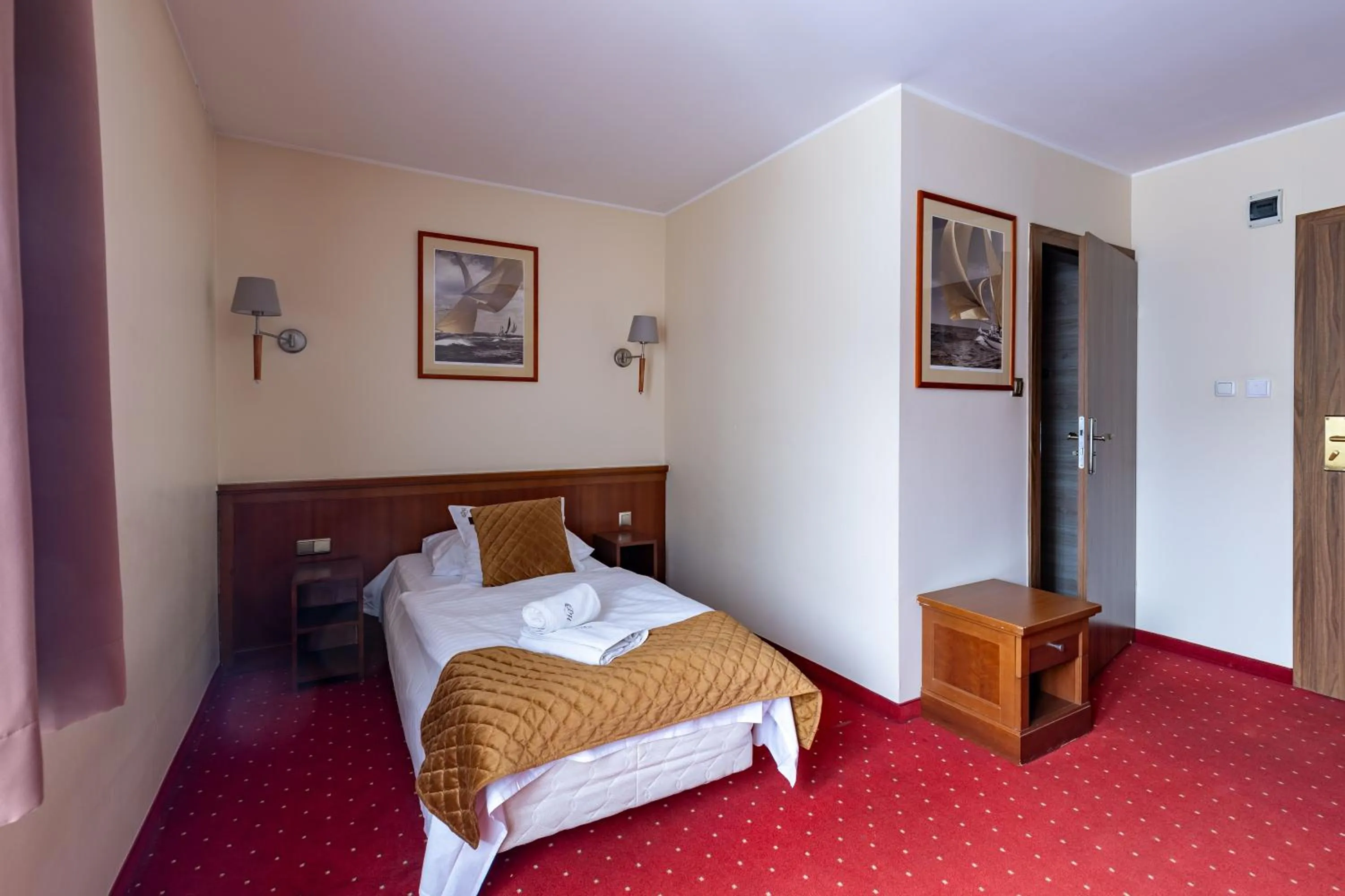 Bed in Hotel Diamond w Białym Dworku