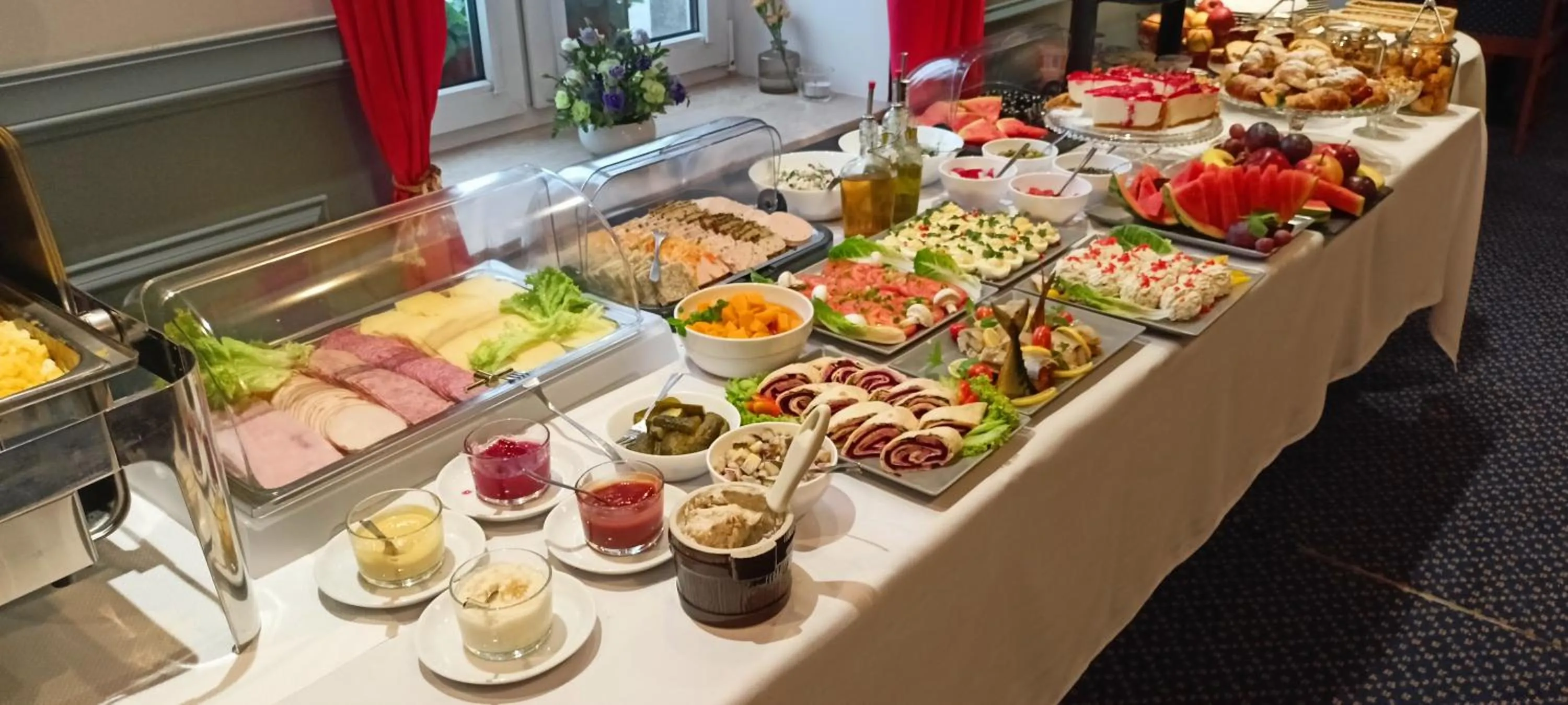 Breakfast in Hotel Diamond w Białym Dworku