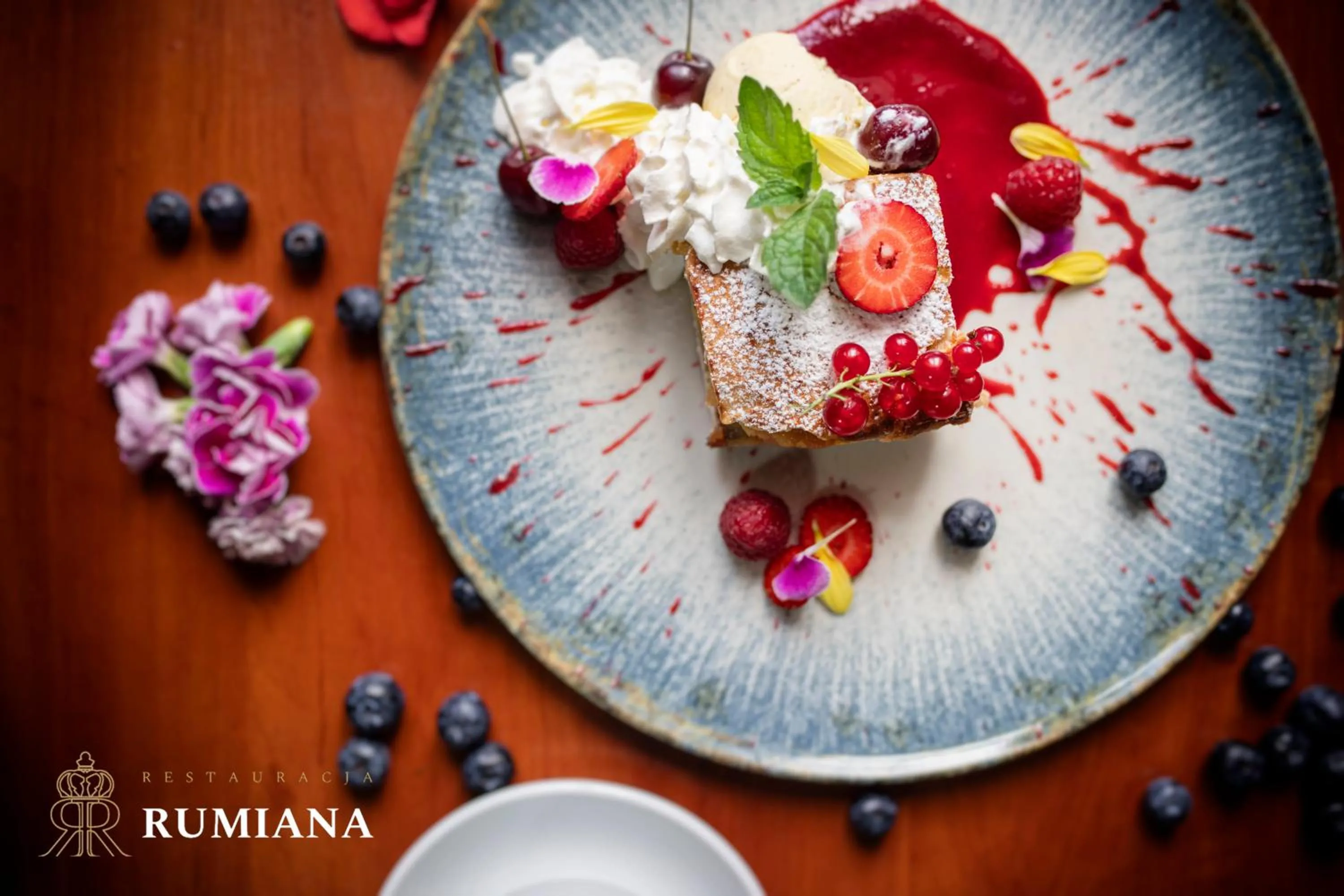 Restaurant/places to eat in Hotel Diamond w Białym Dworku