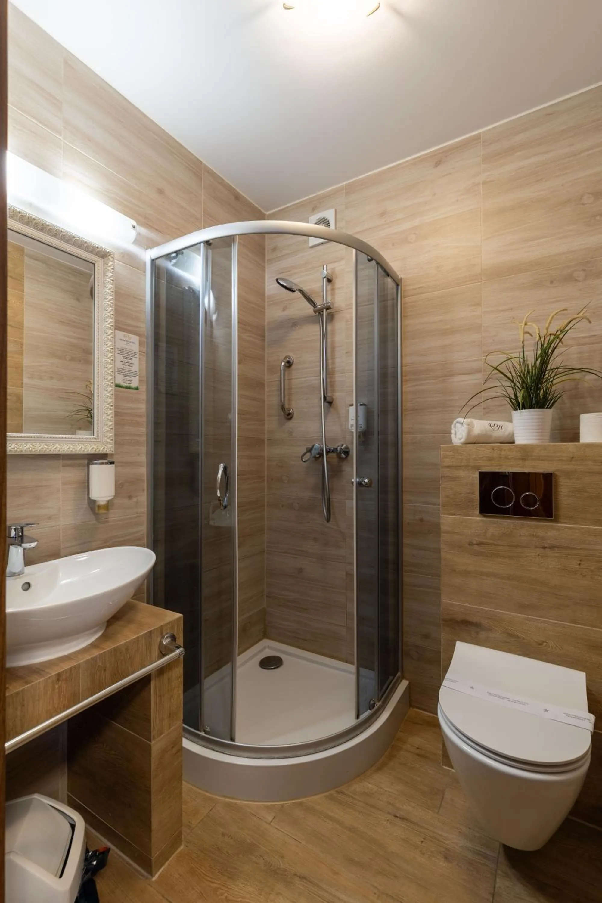 Shower in Hotel Diamond w Białym Dworku