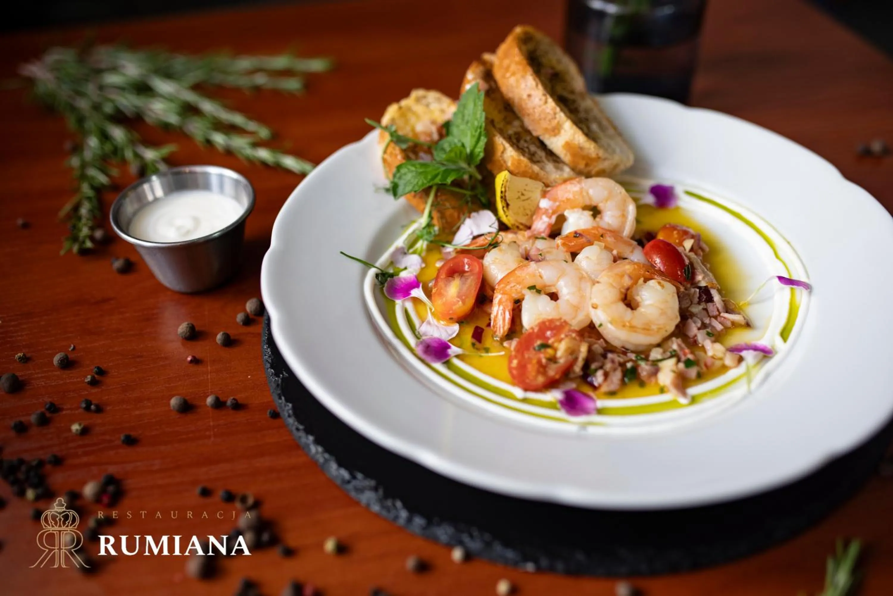 Restaurant/places to eat in Hotel Diamond w Białym Dworku