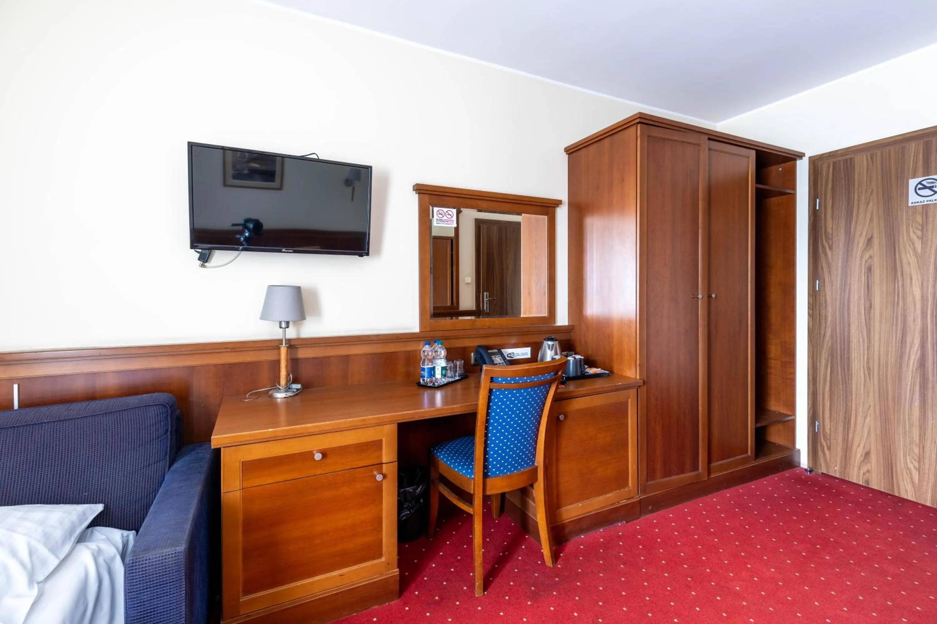 Communal lounge/ TV room in Hotel Diamond w Białym Dworku