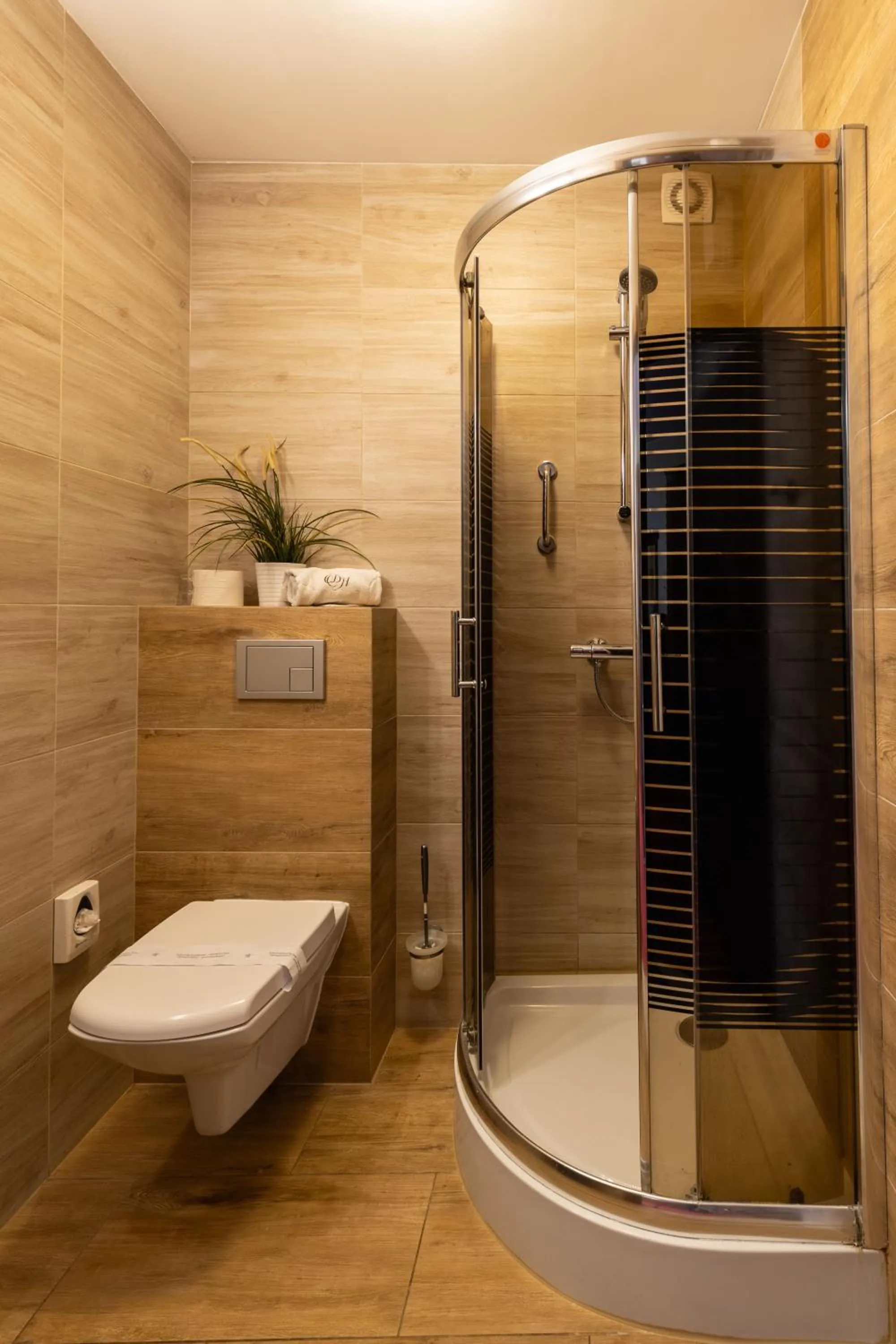 Shower in Hotel Diamond w Białym Dworku