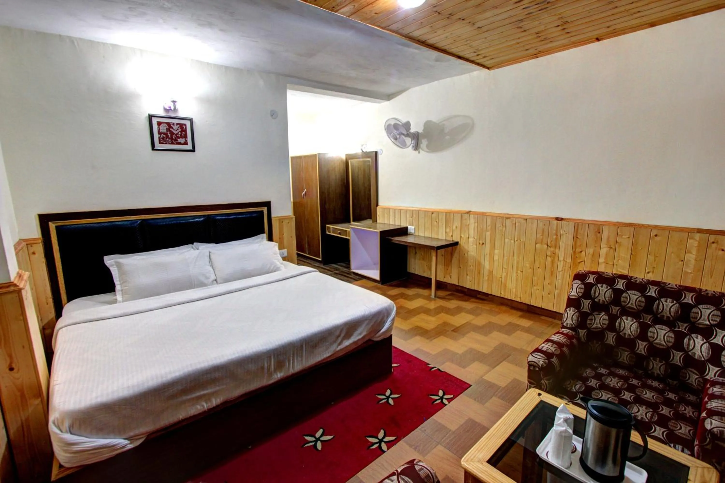 Bedroom, Bed in Hotel Mountain face by Snow City Hotels