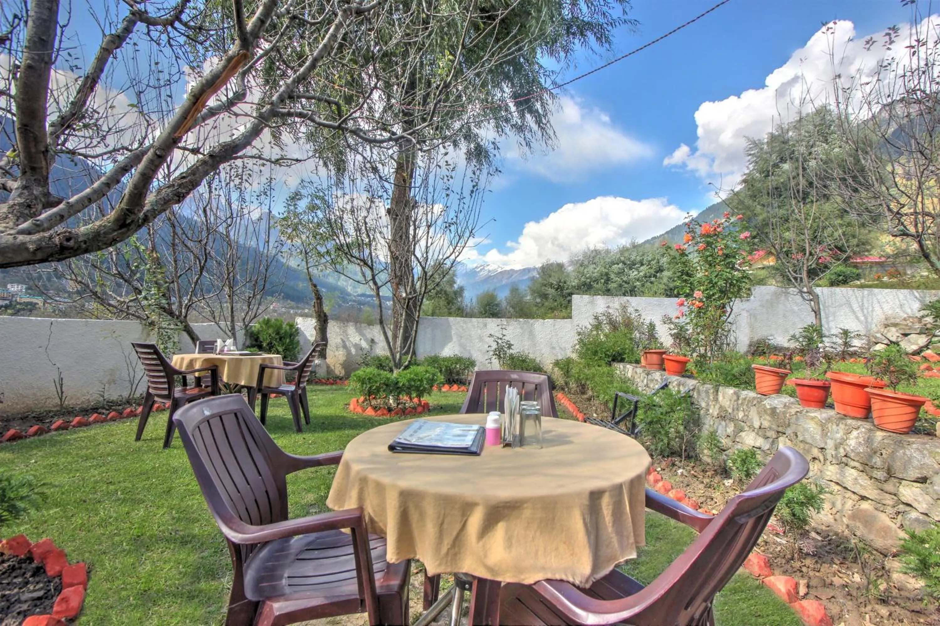 Garden in Hotel Mountain face by Snow City Hotels