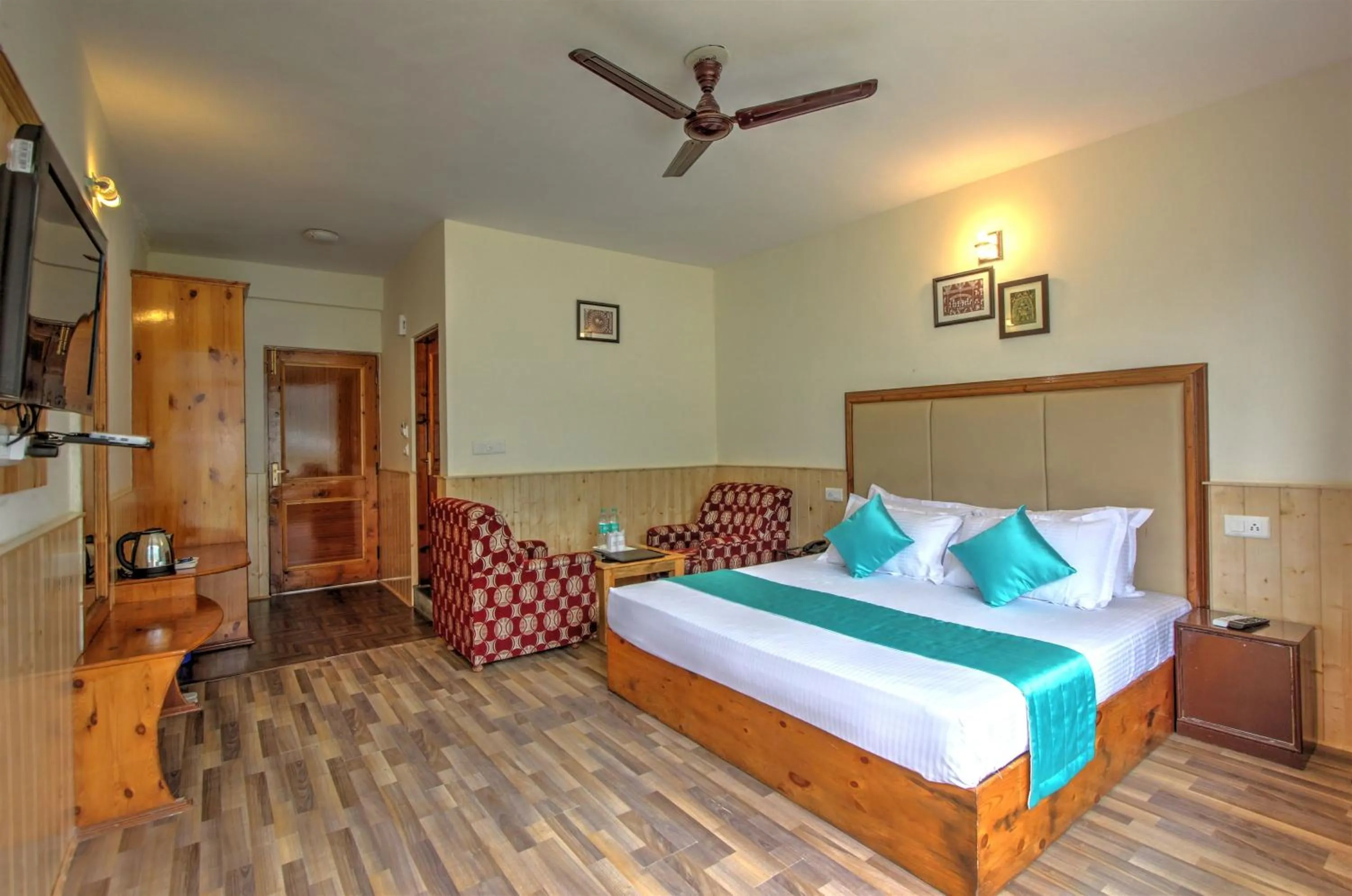 Bedroom, Bed in Hotel Mountain face by Snow City Hotels