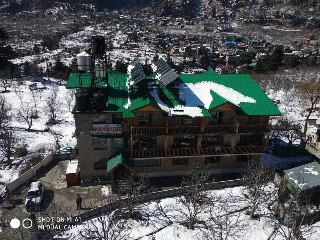 Property building in Hotel Mountain face by Snow City Hotels