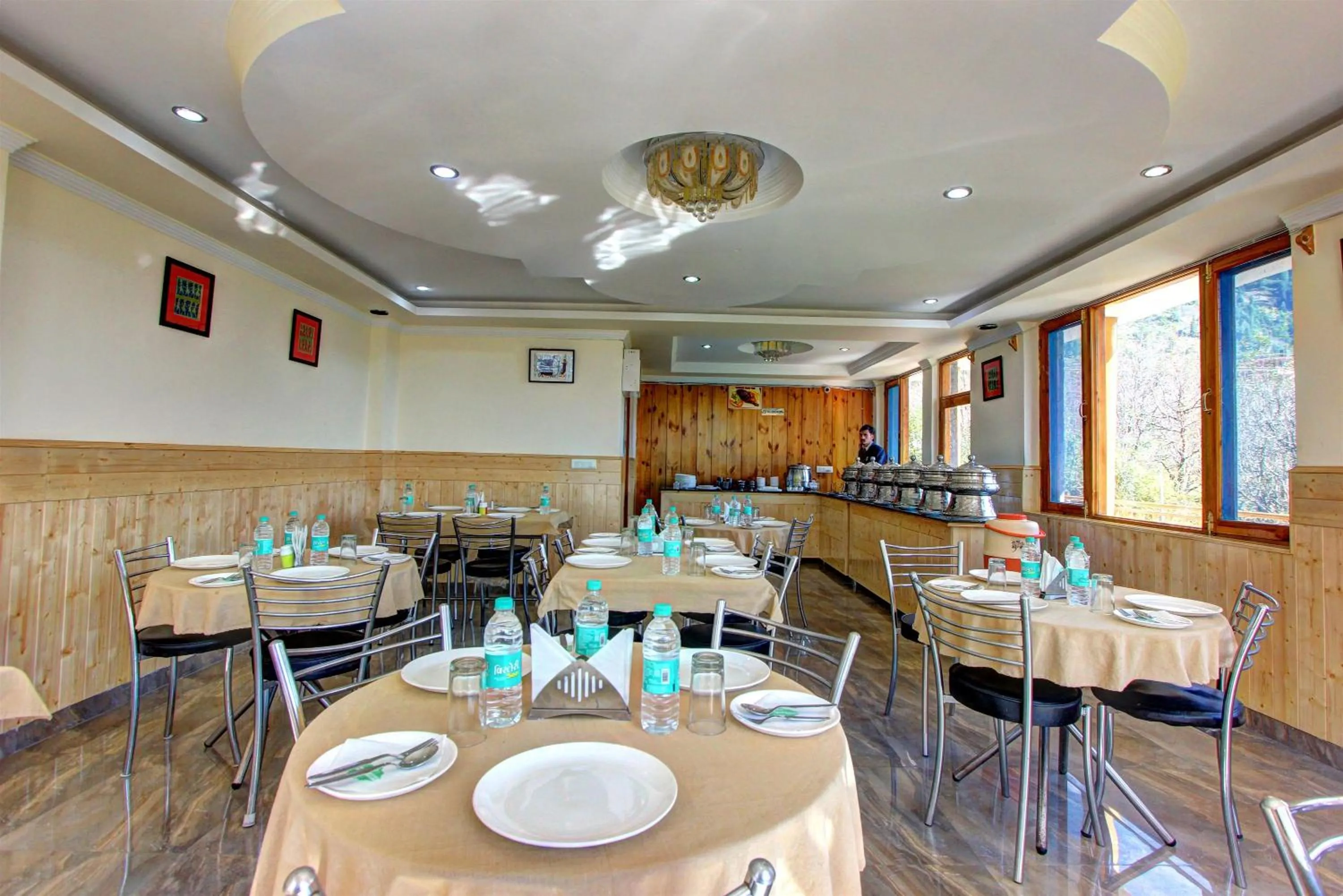 Restaurant/places to eat in Hotel Mountain face by Snow City Hotels