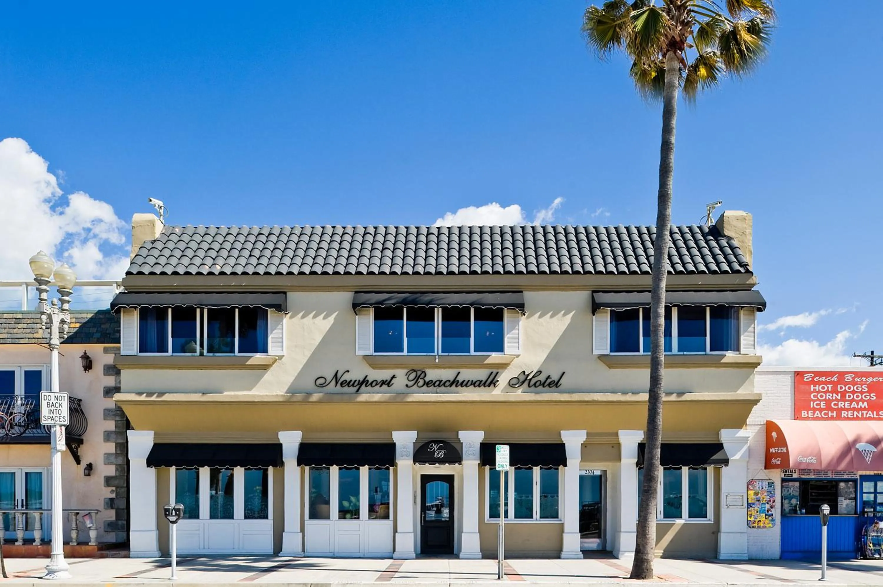 Property building in Newport Beach Hotel