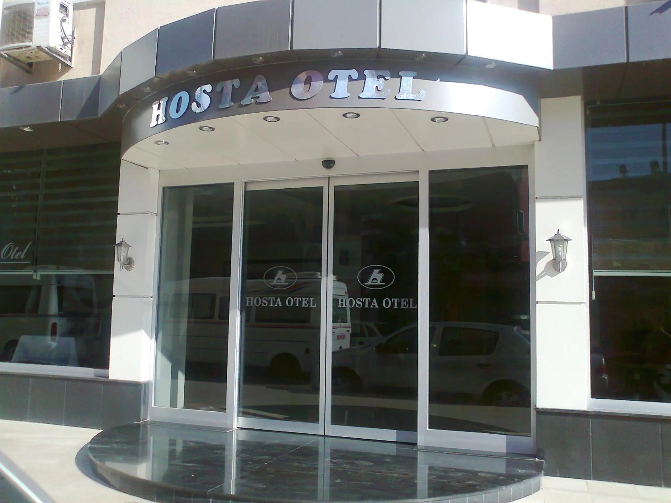 Facade/entrance in Hosta Otel